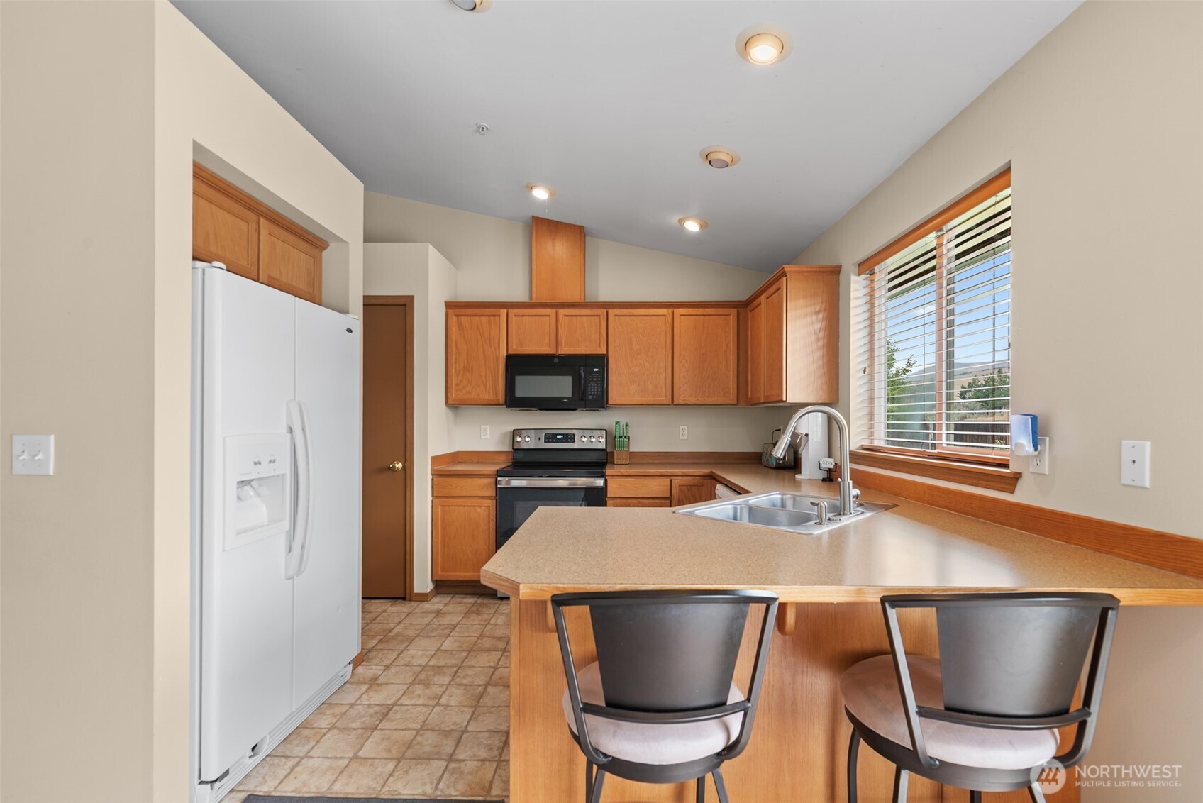 2520 Aviation Drive Property Photo 10
