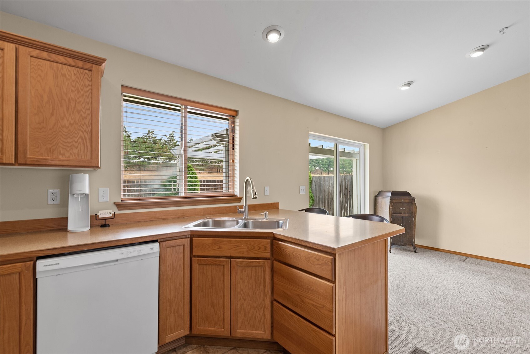 2520 Aviation Drive Property Photo 12