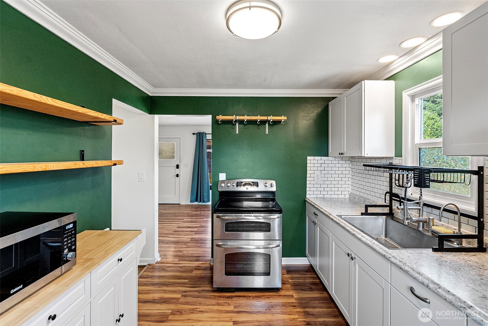 2130 N Callow Avenue Property Photo 8