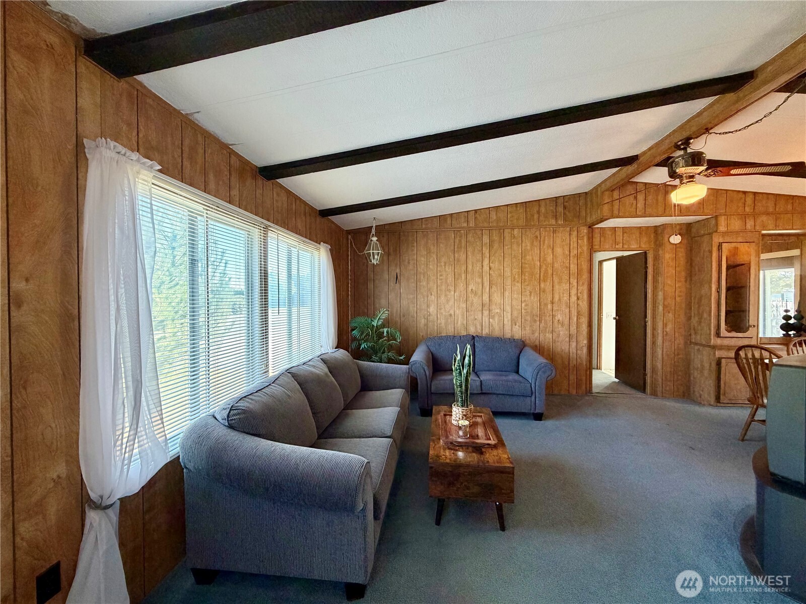 415 E Lewis Property Photo 9