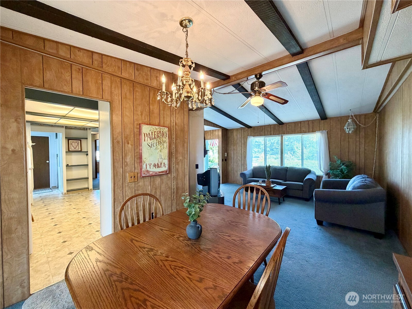 415 E Lewis Property Photo 12