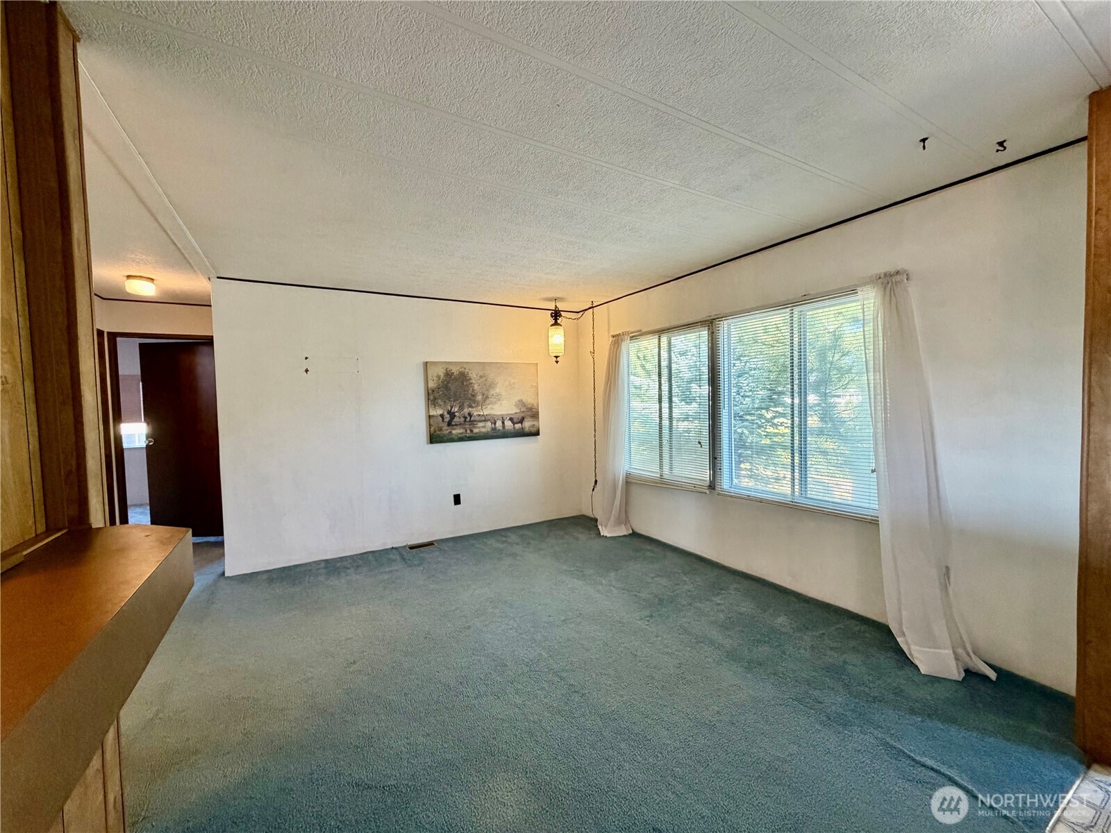 415 E Lewis Property Photo 26