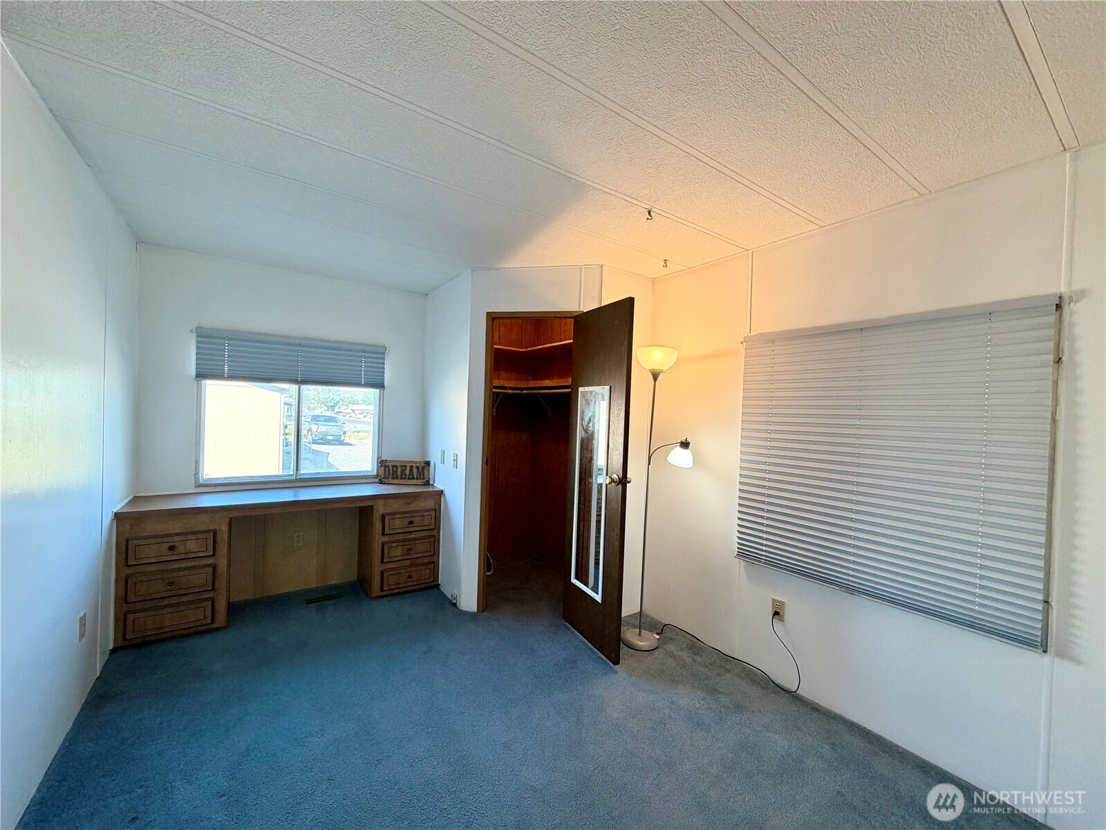 415 E Lewis Property Photo 29