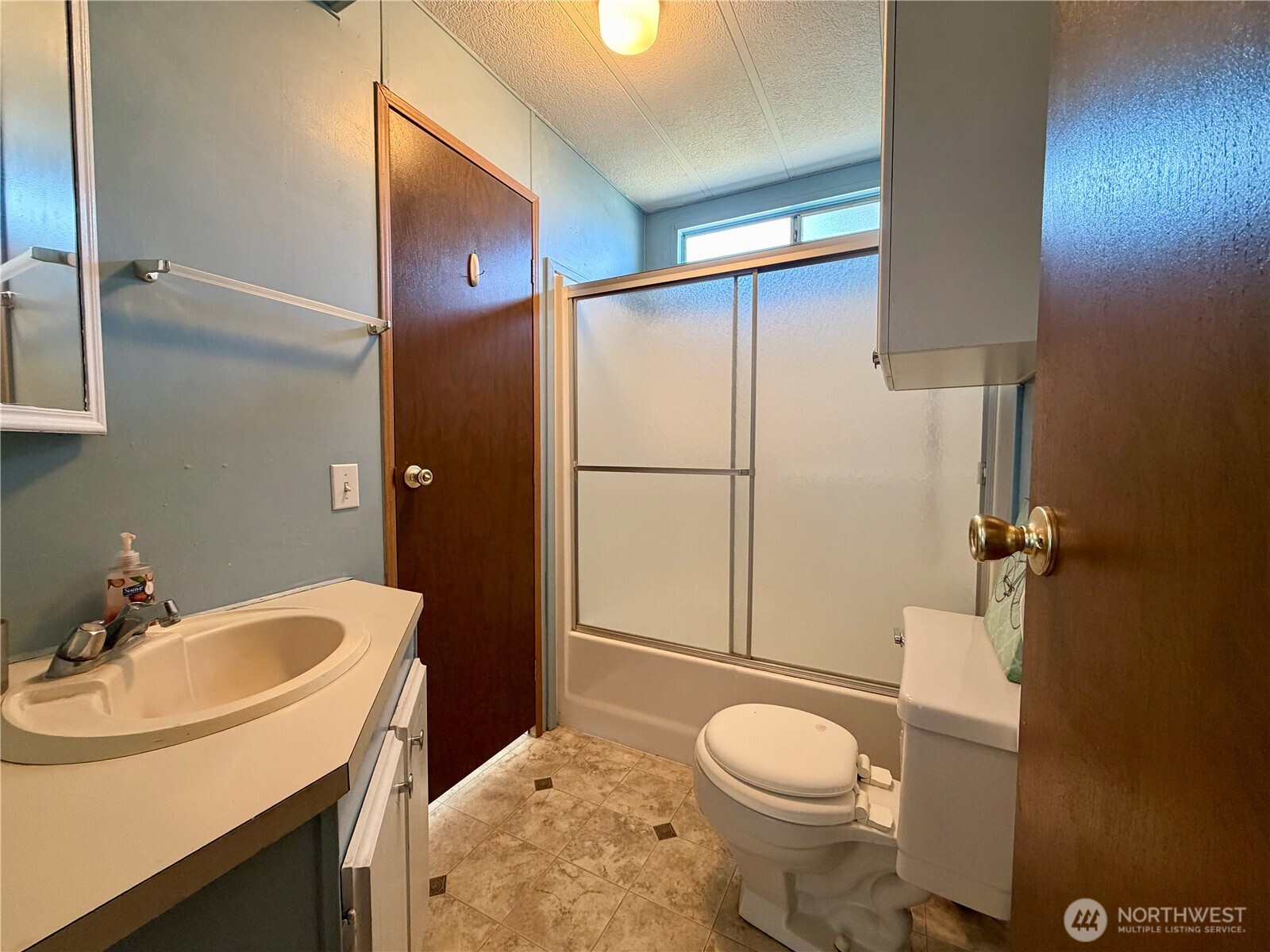 415 E Lewis Property Photo 32