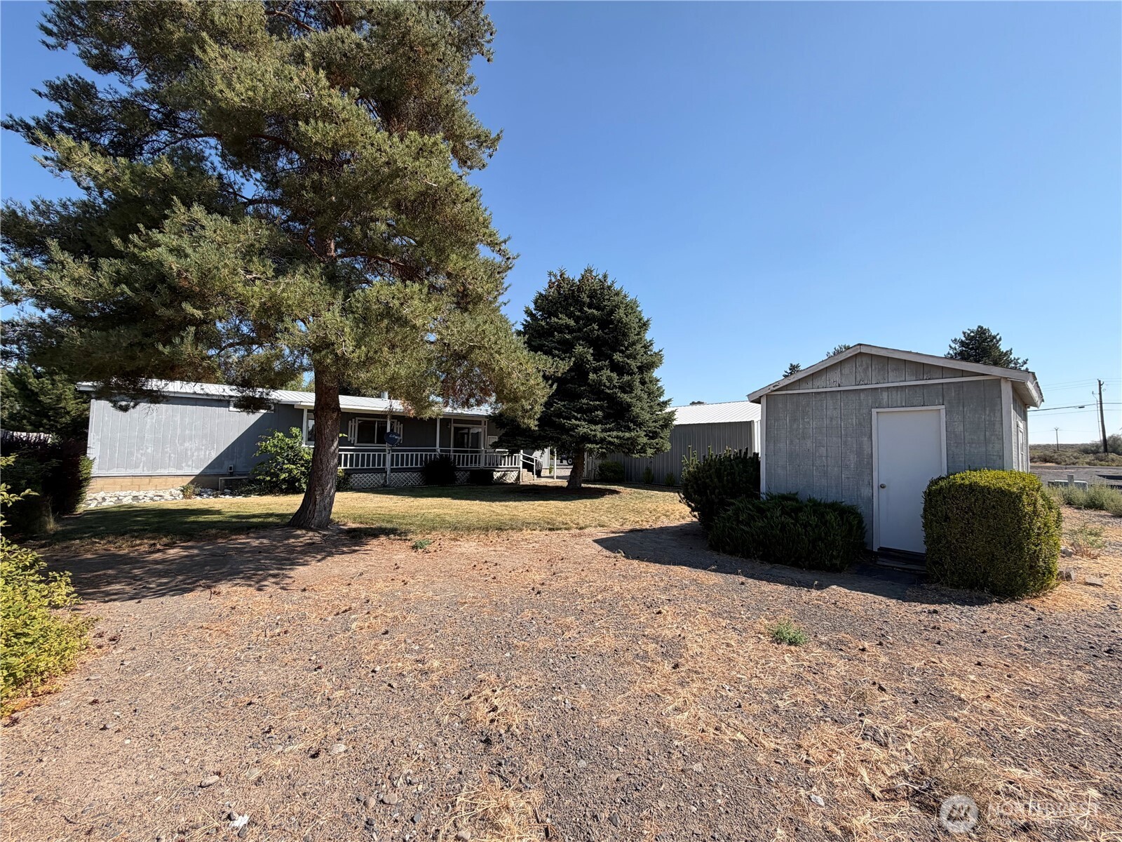 415 E Lewis Property Photo 35