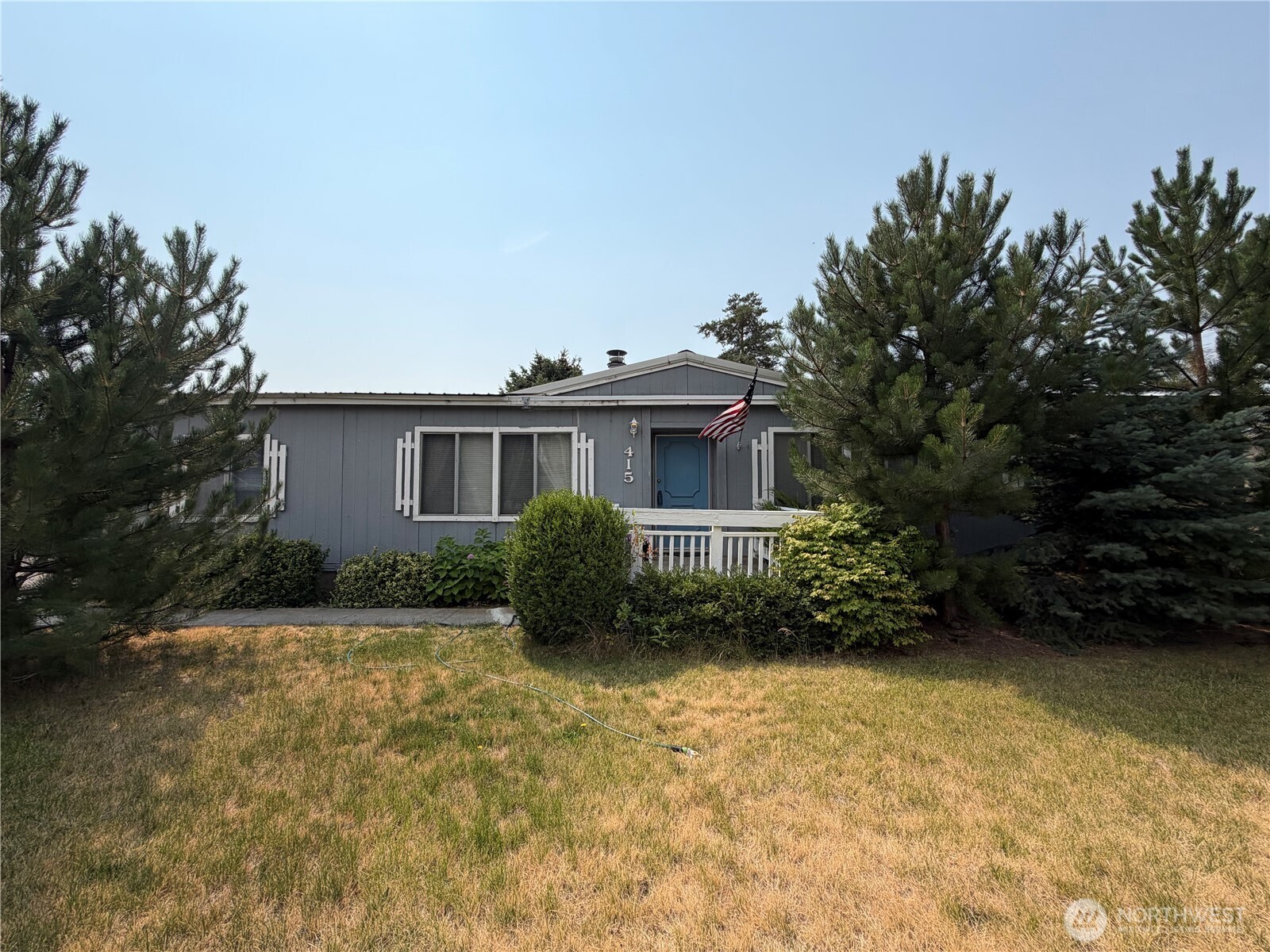 415 E Lewis Property Photo 36