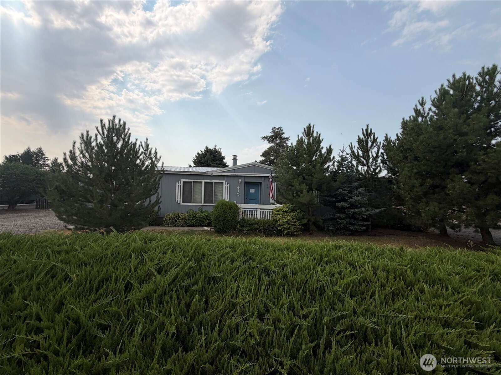 415 E Lewis Property Photo 40