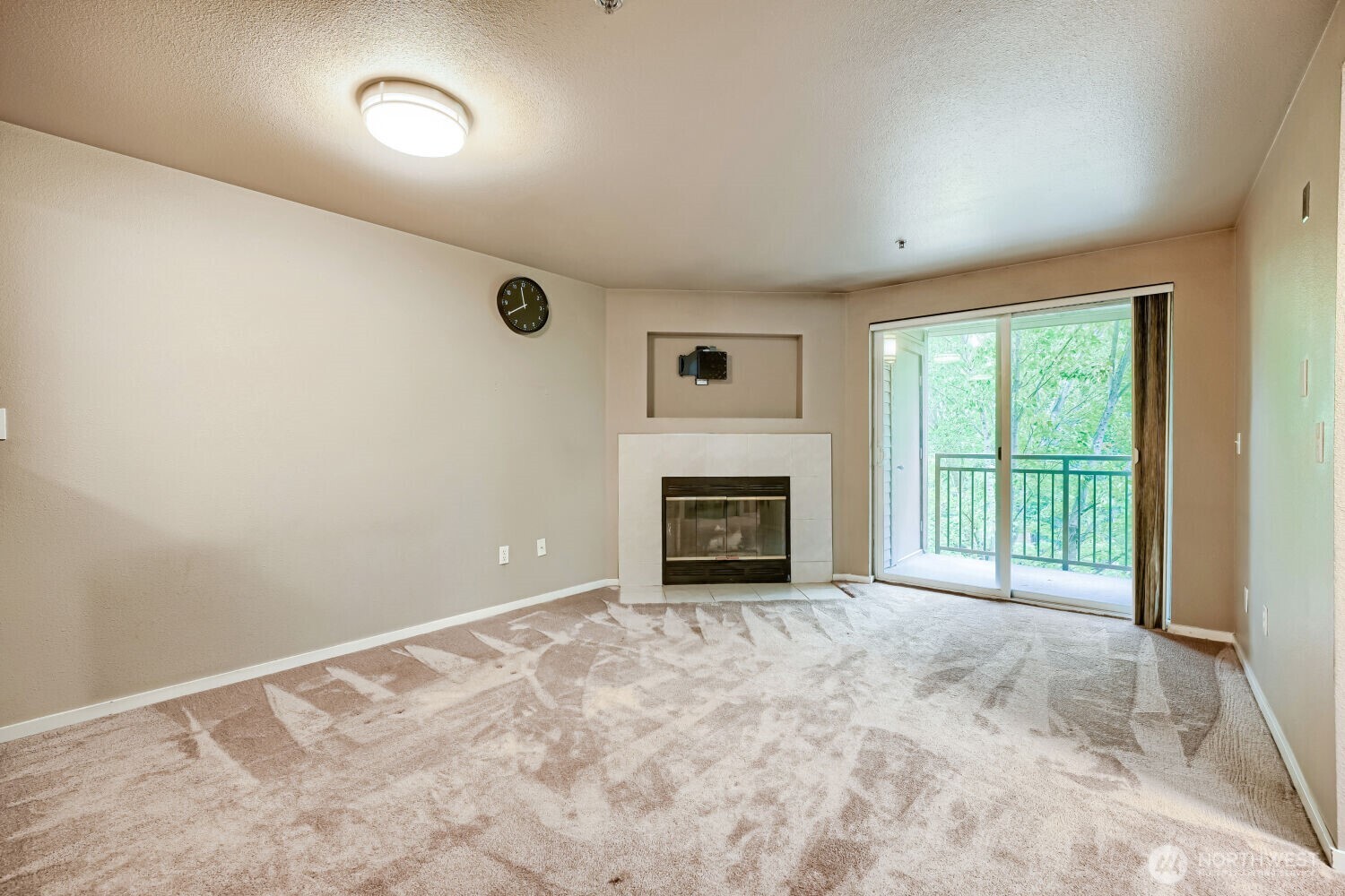 8745 Greenwood Avenue 409 Property Photo 3