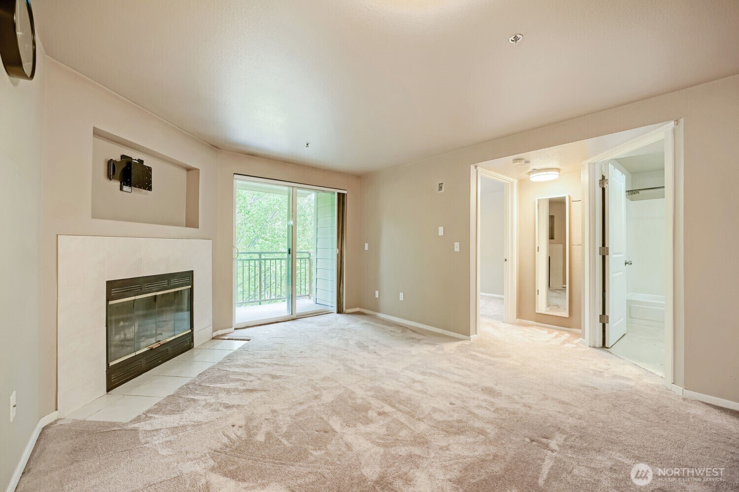 8745 Greenwood Avenue 409 Property Photo 4