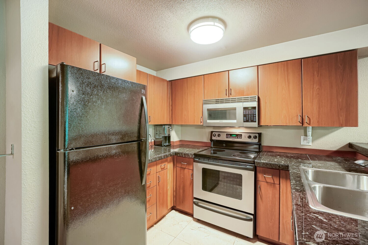 8745 Greenwood Avenue 409 Property Photo 9