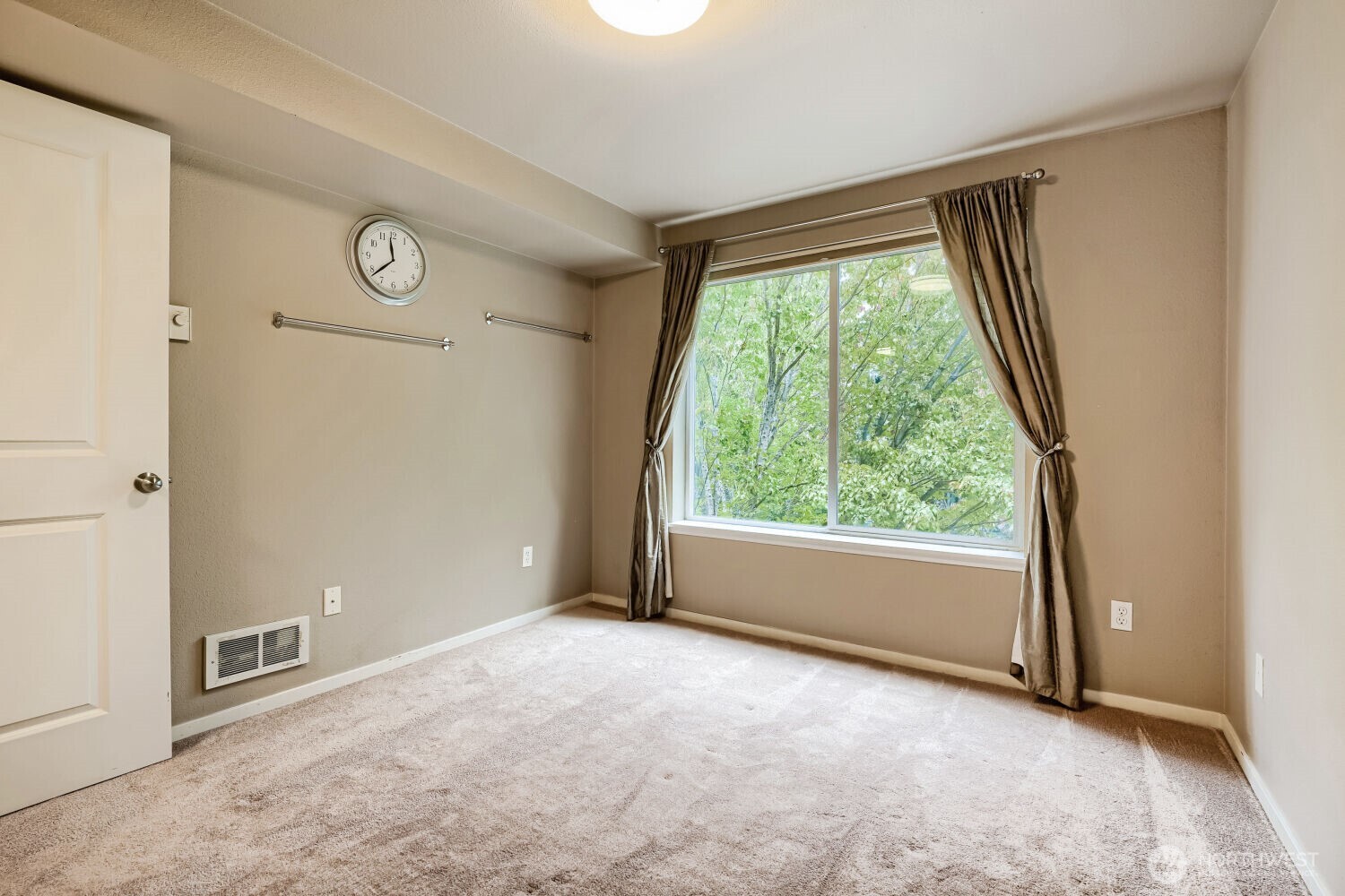 8745 Greenwood Avenue 409 Property Photo 12
