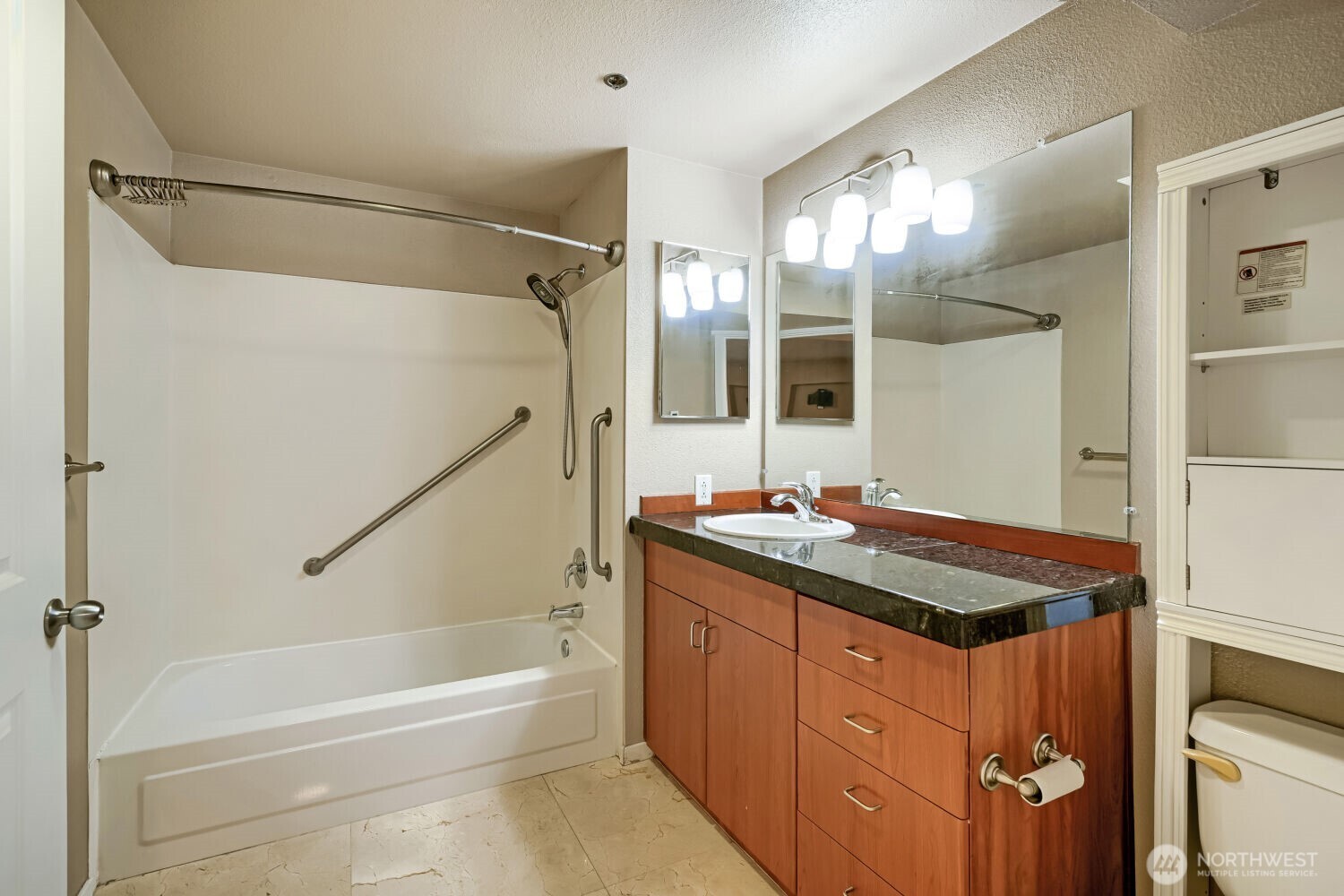 8745 Greenwood Avenue 409 Property Photo 15