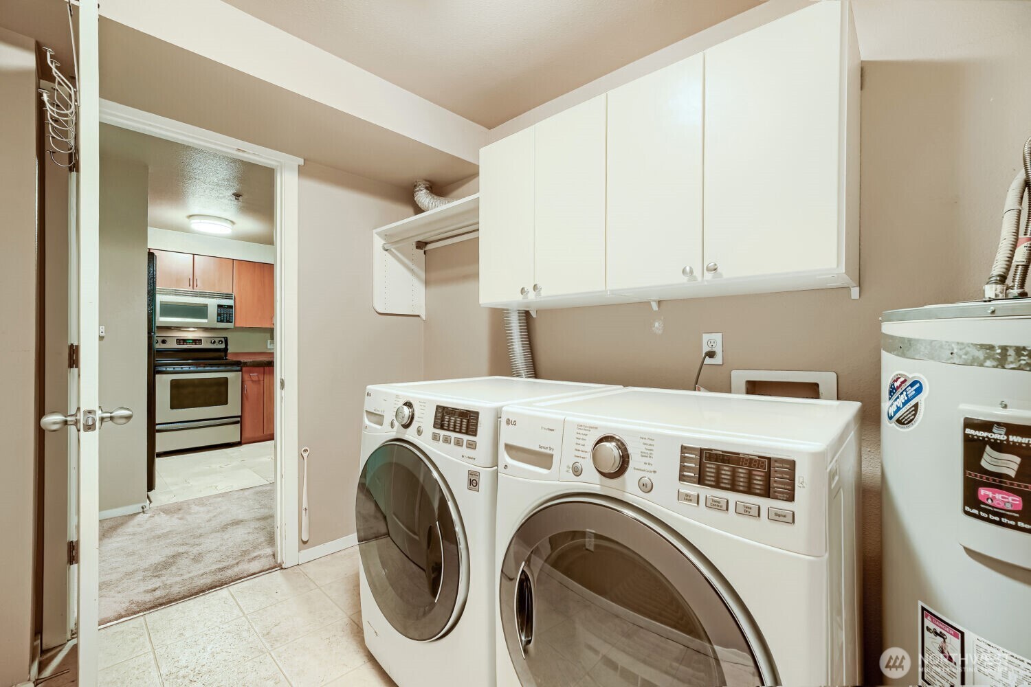 8745 Greenwood Avenue 409 Property Photo 17