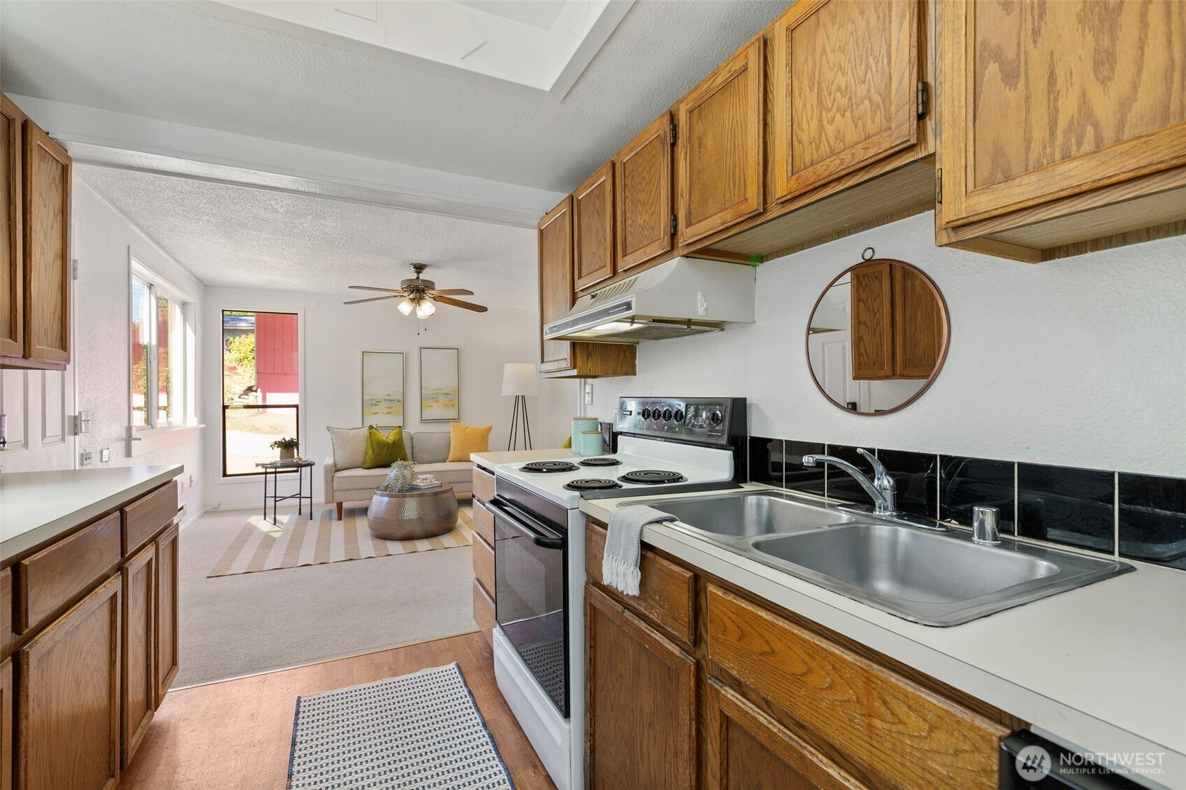 1121 Lower Marine Drive Property Photo 8