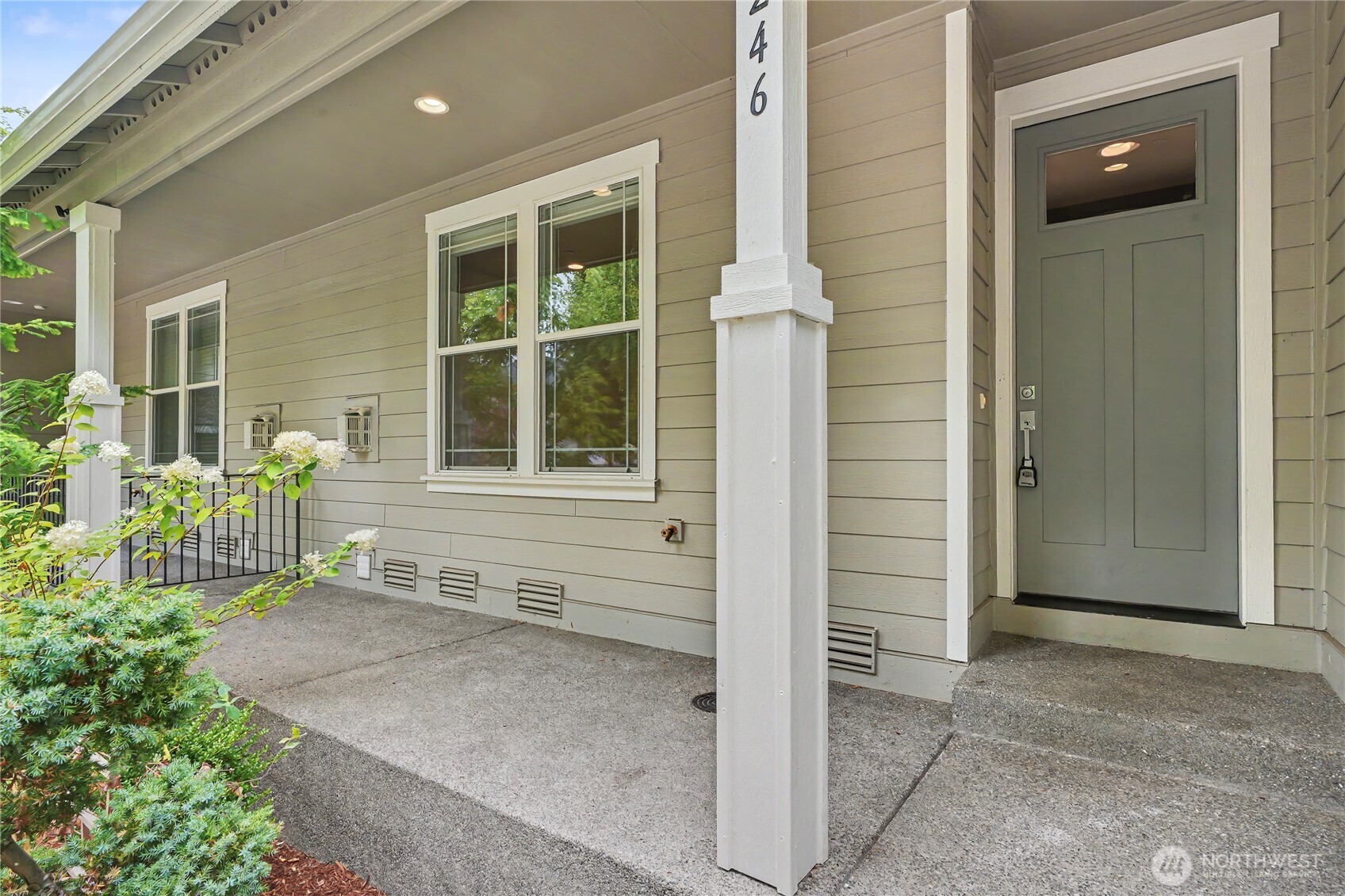 4246 Maple Street Property Photo 2