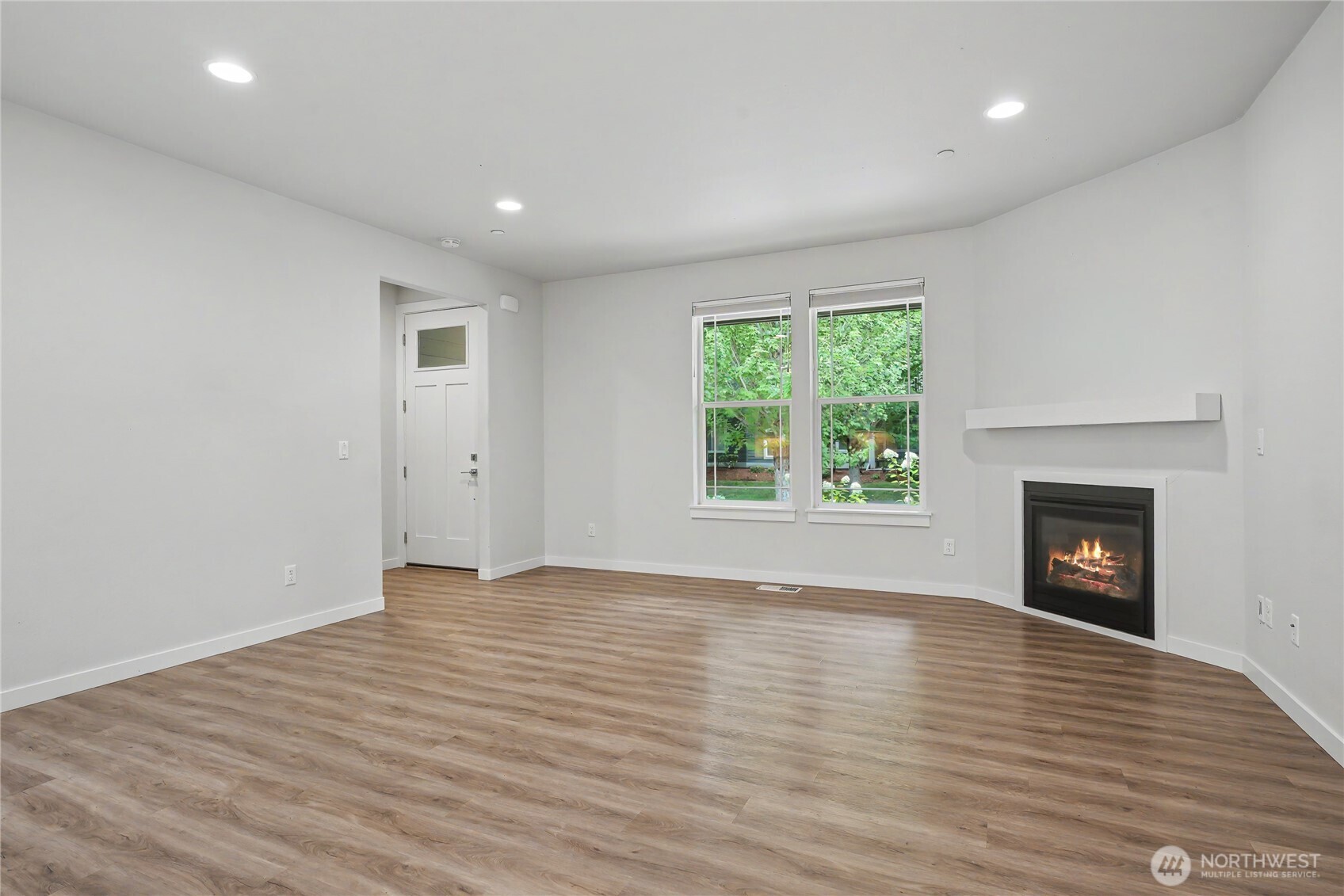 4246 Maple Street Property Photo 4