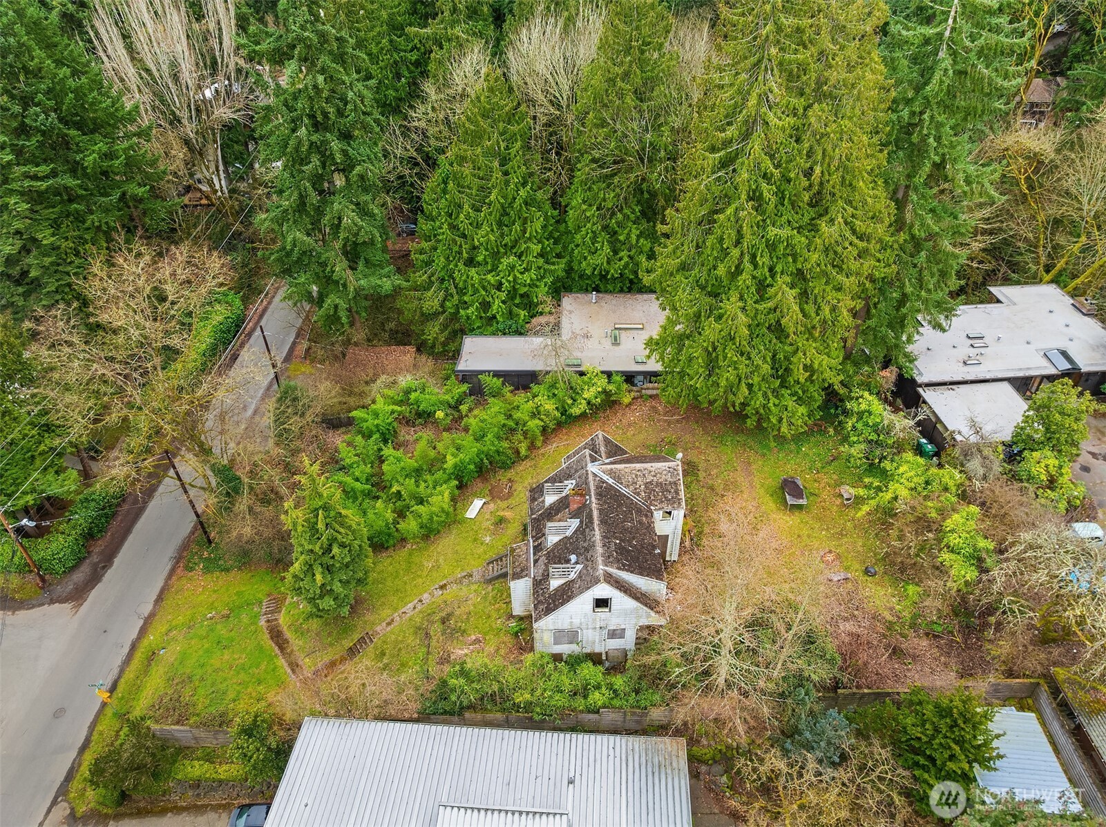 9229 45th Avenue Property Photo 12