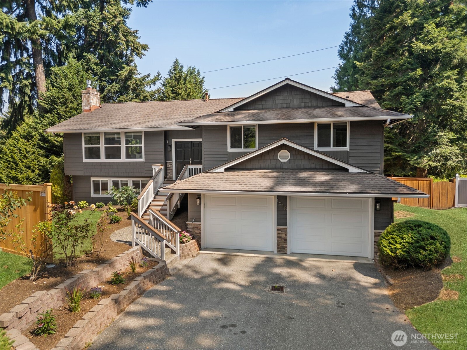 1618 5th Place Property Photo 1