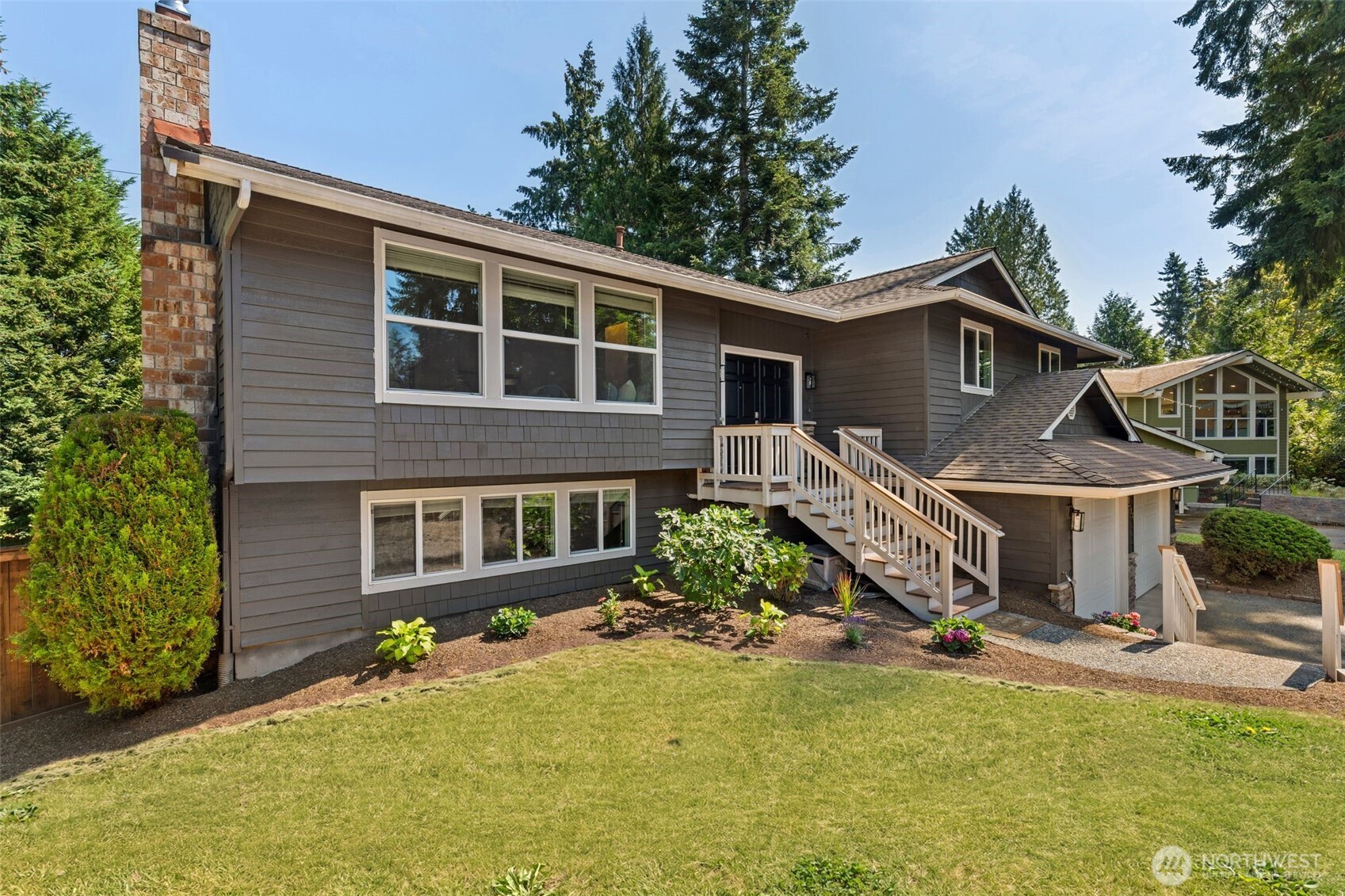 1618 5th Place Property Photo 2
