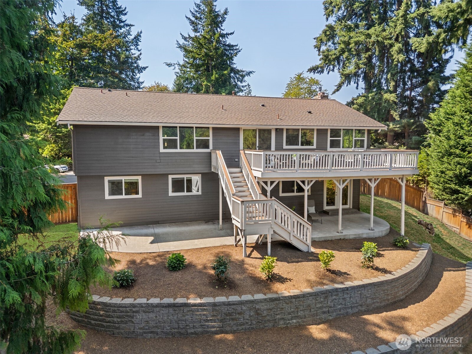 1618 5th Place Property Photo 3
