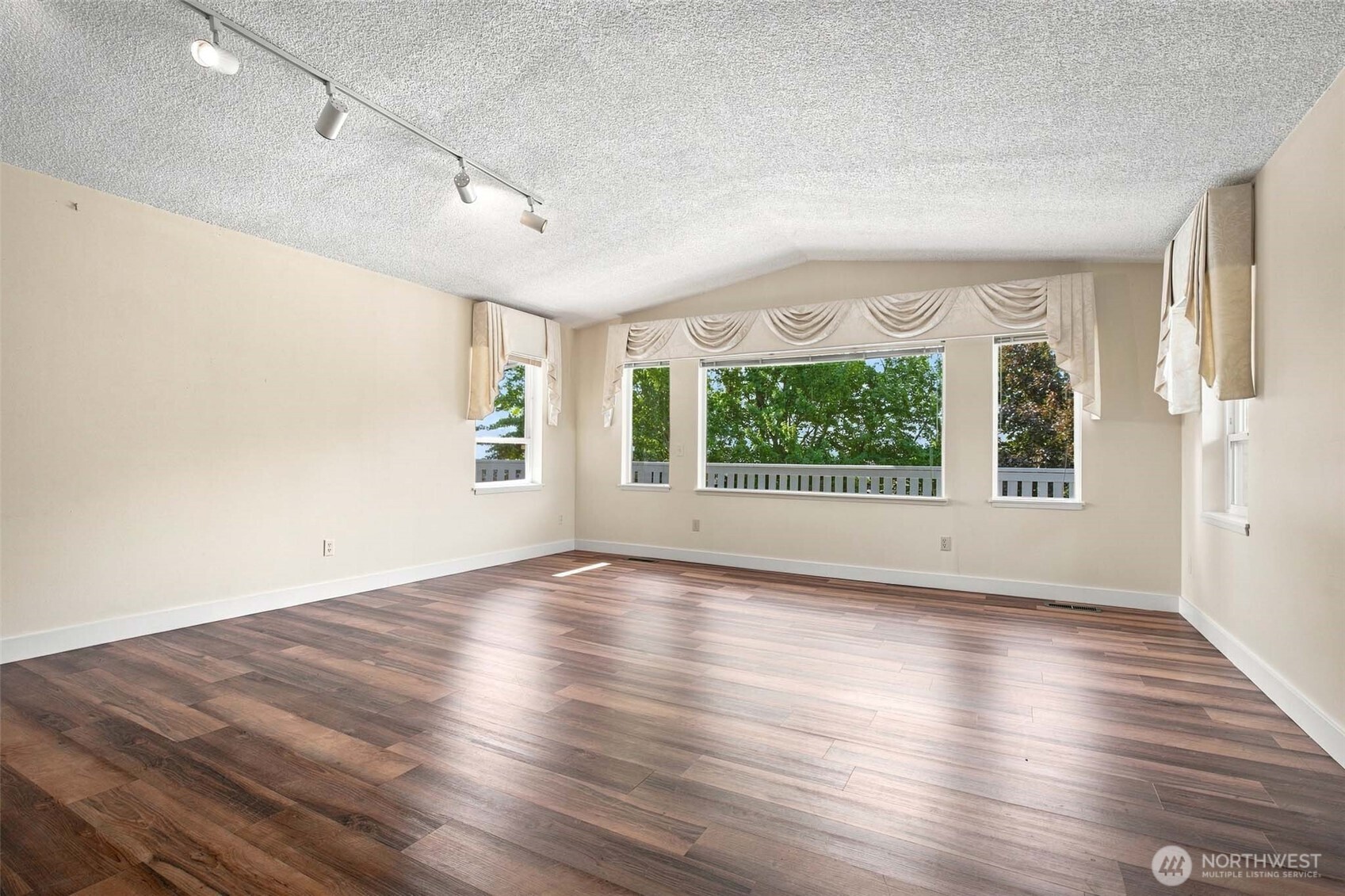 440 Snowmass Lane Property Photo 4