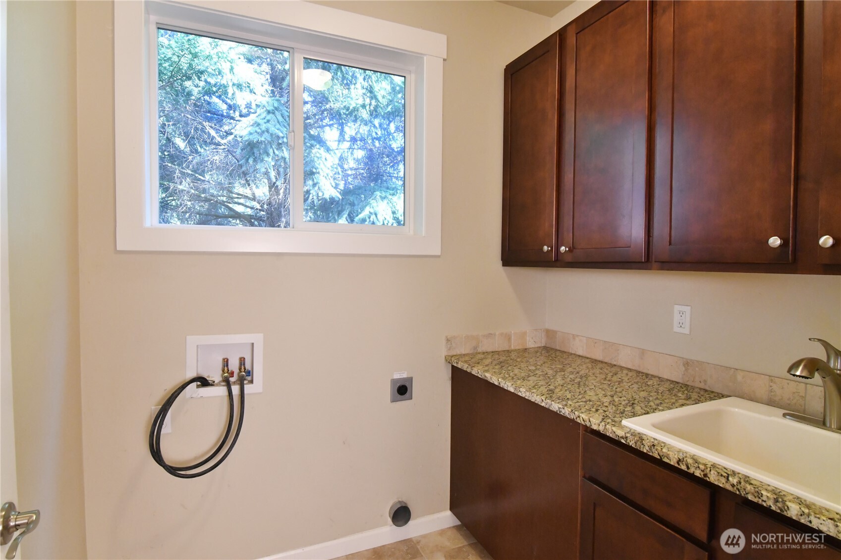 5017 Black Rock Loop Property Photo 9