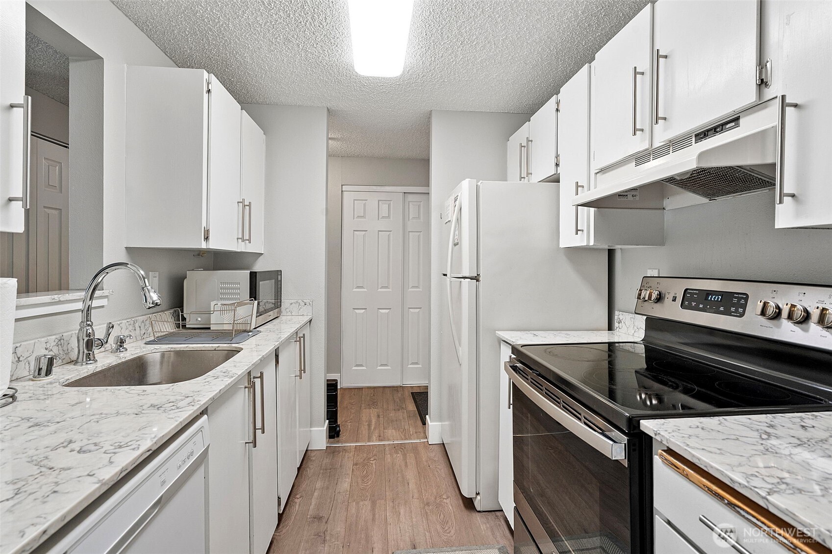 4501 Grandview Drive T221 Property Photo 6