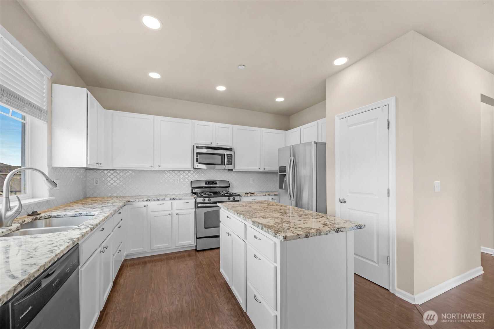 1037 Zeeden Way Property Photo 11