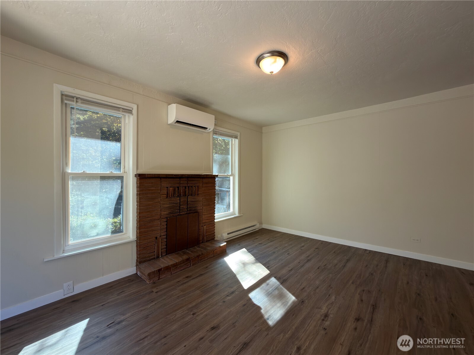 904 S Valley Street Property Photo 3