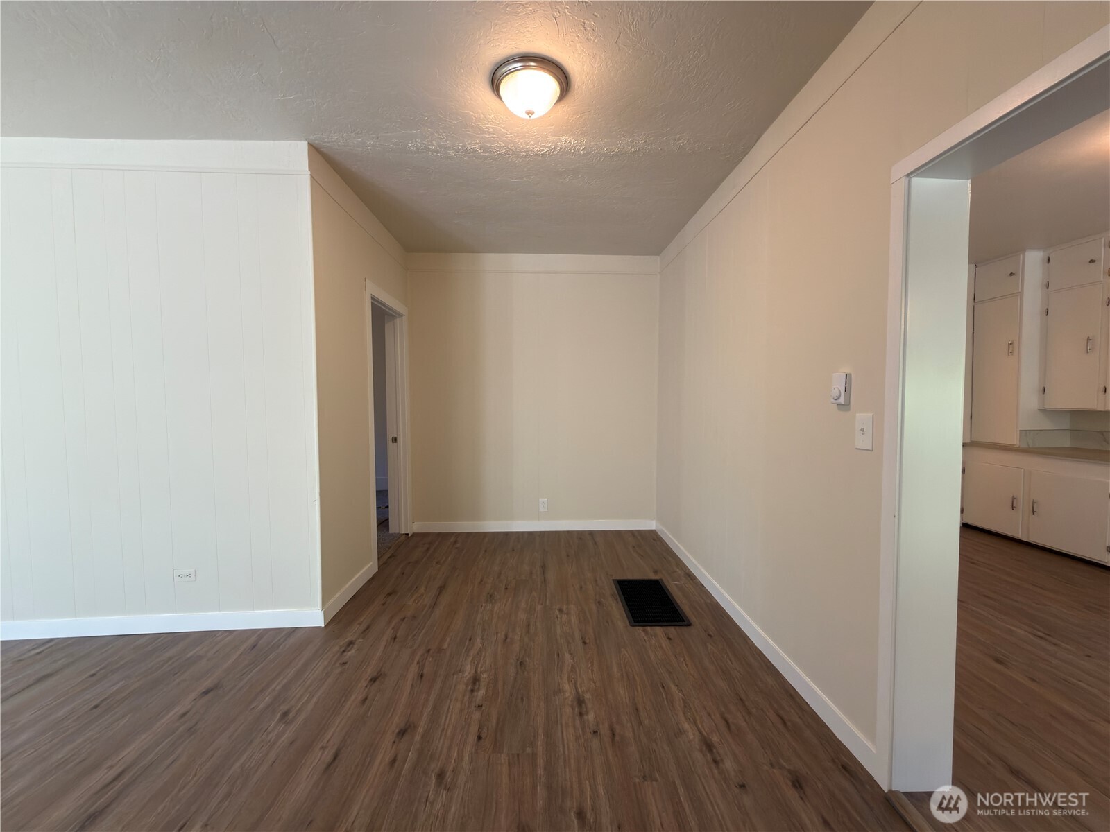 904 S Valley Street Property Photo 5