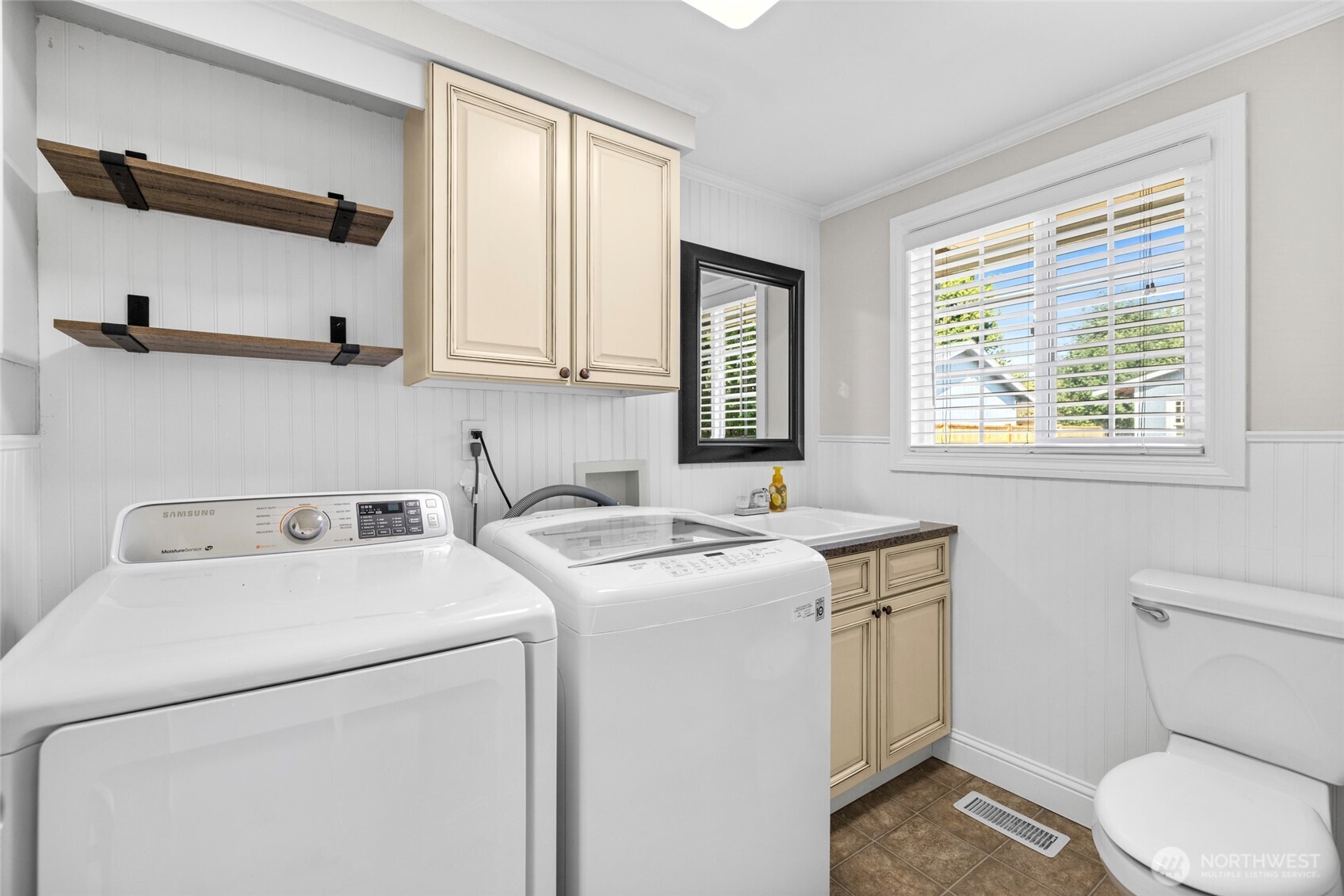 1206 S Walnut St Property Photo 10