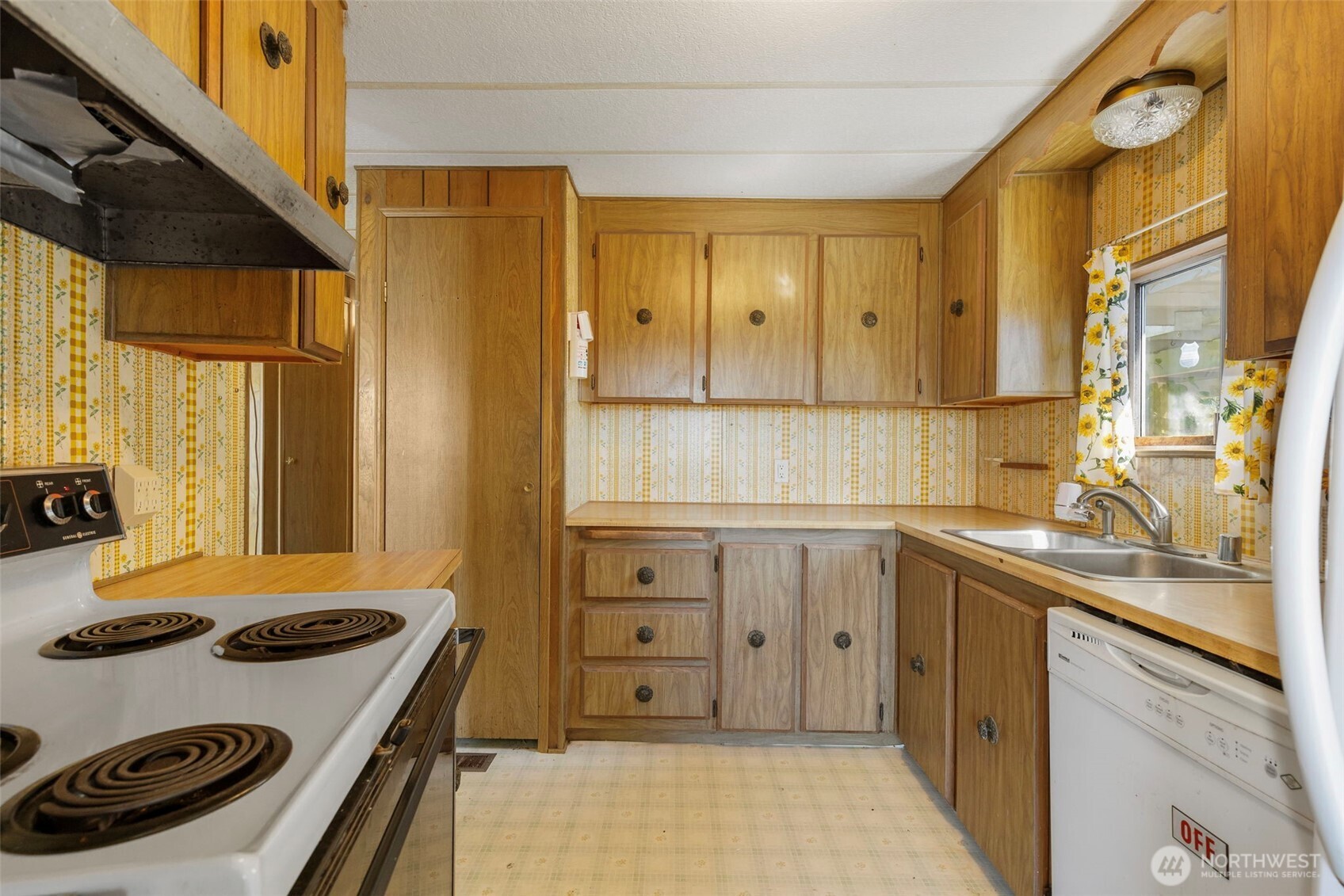 38003 Hood Canal Drive Property Photo 13