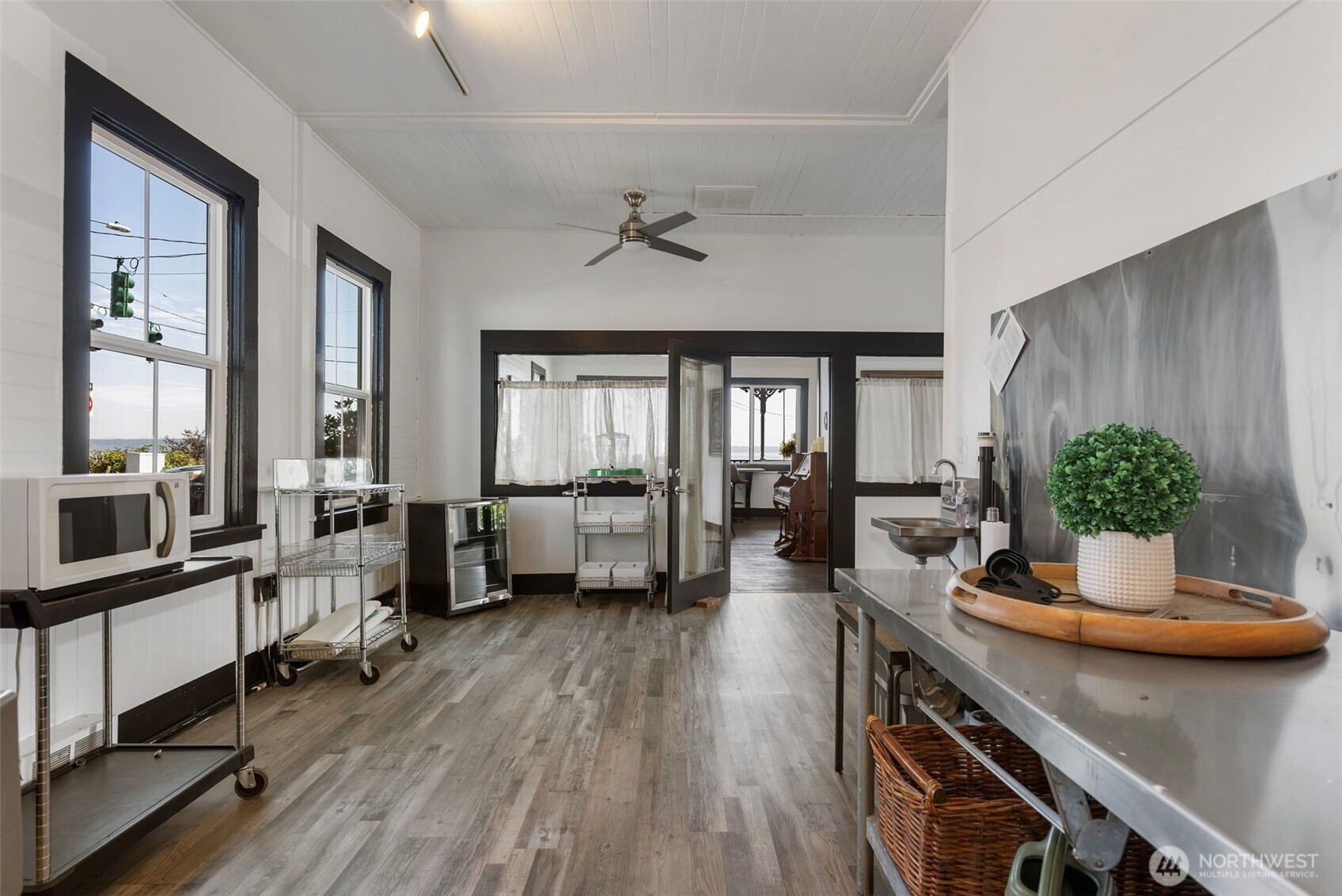 25931 Washington Boulevard Property Photo 14