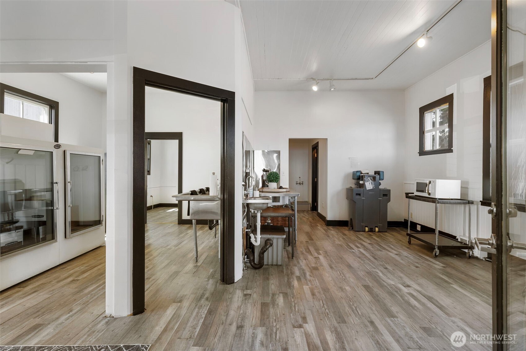 25931 Washington Boulevard Property Photo 15