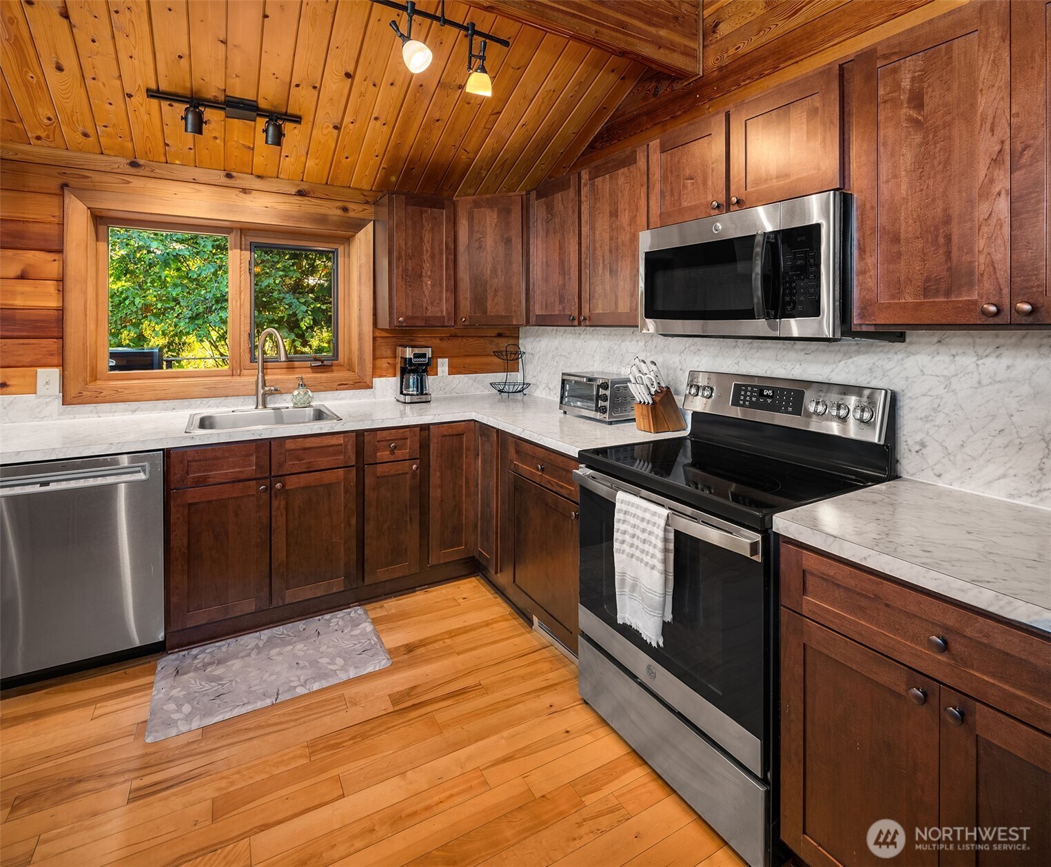 211 E Church Point Drive Property Photo 19
