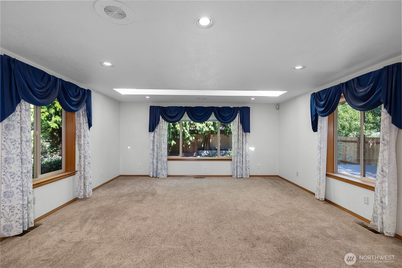 1617 Diamond Loop Property Photo 7
