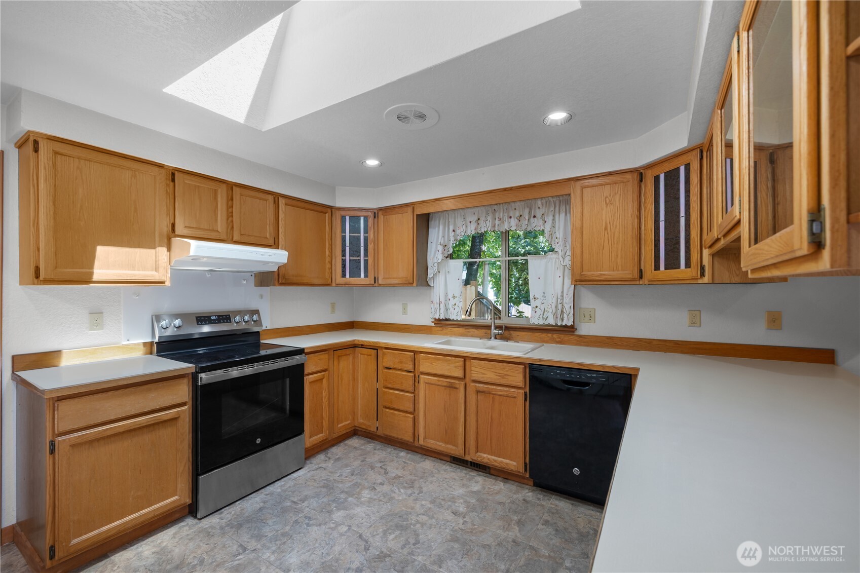 1617 Diamond Loop Property Photo 14