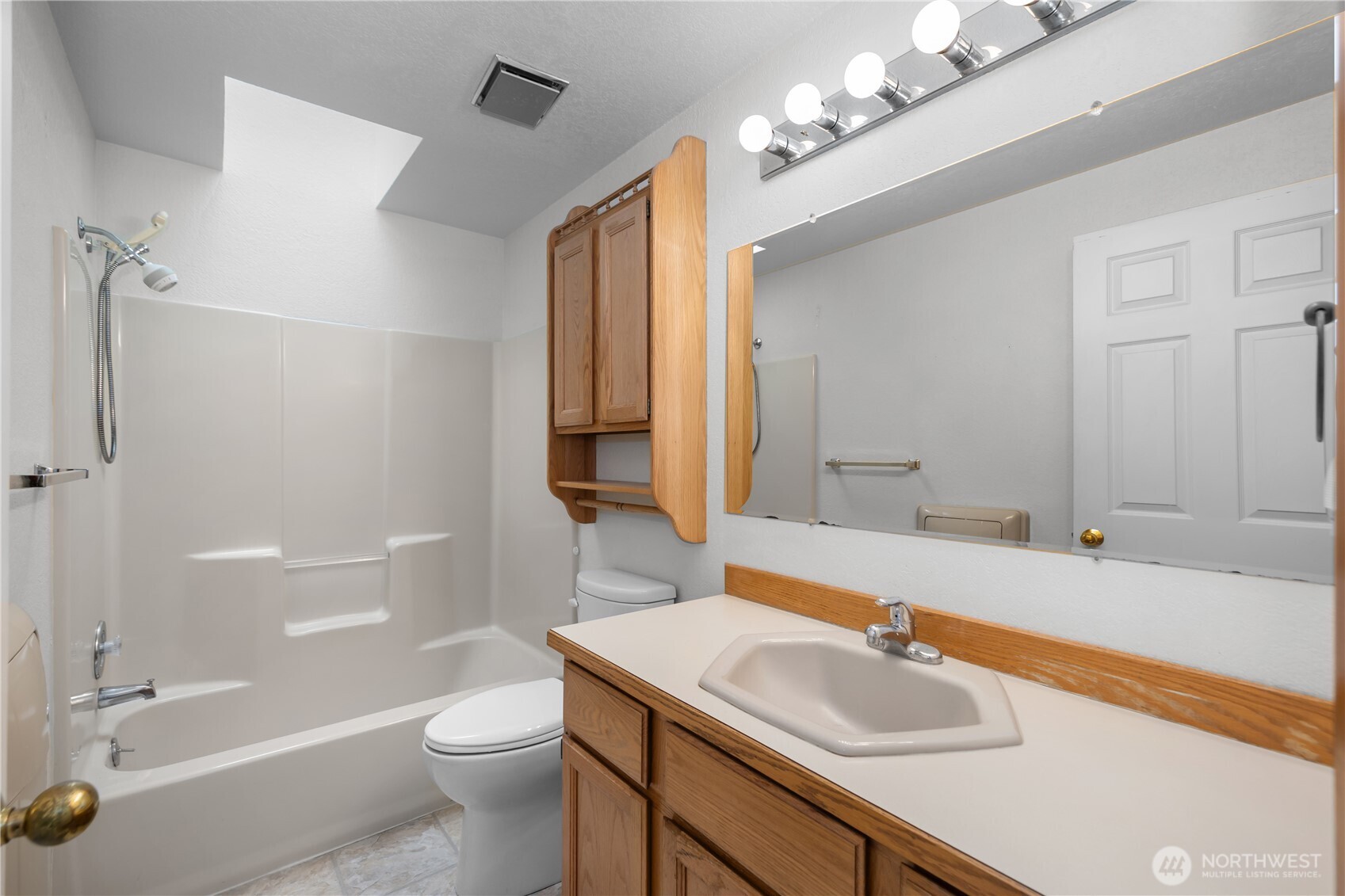 1617 Diamond Loop Property Photo 18
