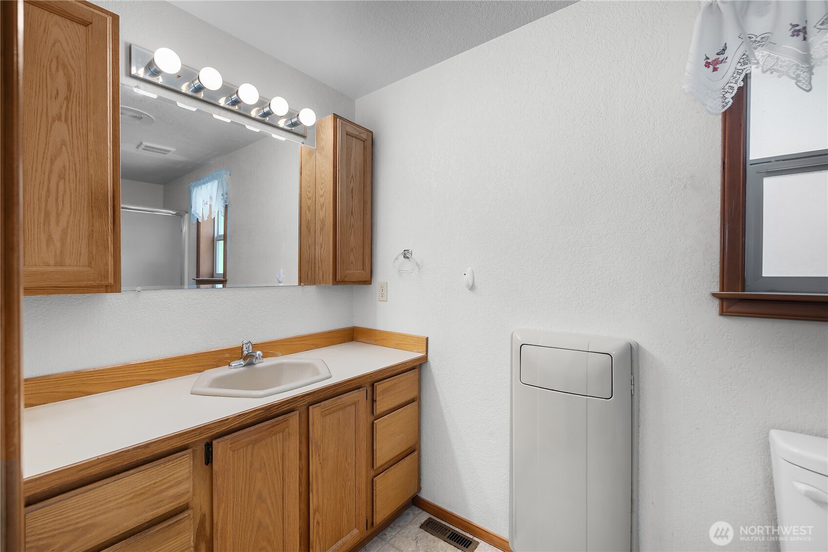 1617 Diamond Loop Property Photo 22