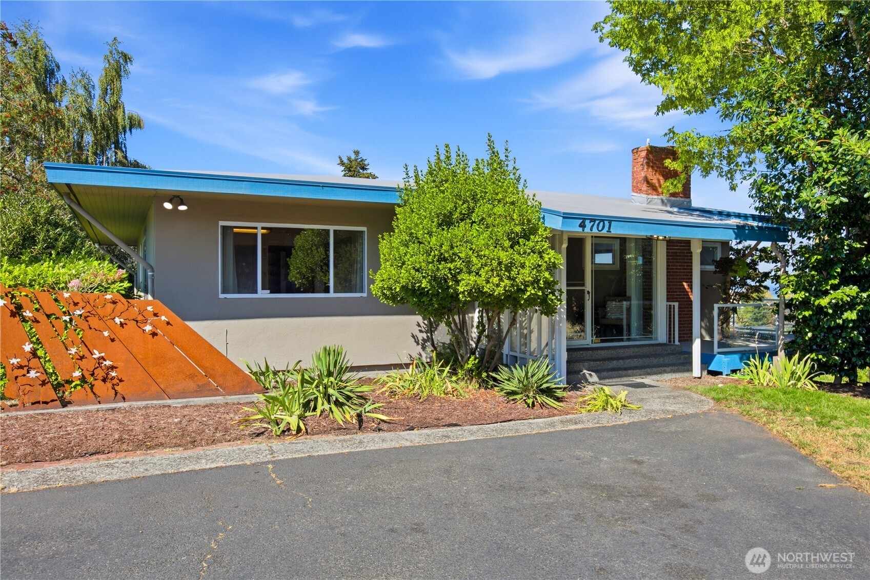 4701 N Huson Street Property Photo 3