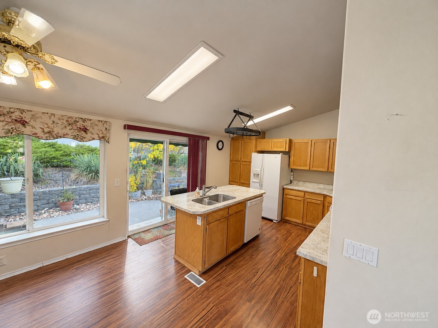 2 Crystal Place Property Photo 4