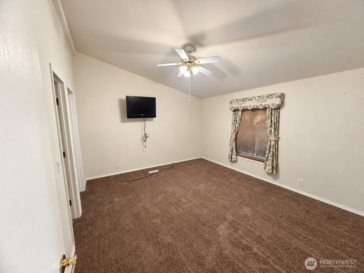 2 Crystal Place Property Photo 8