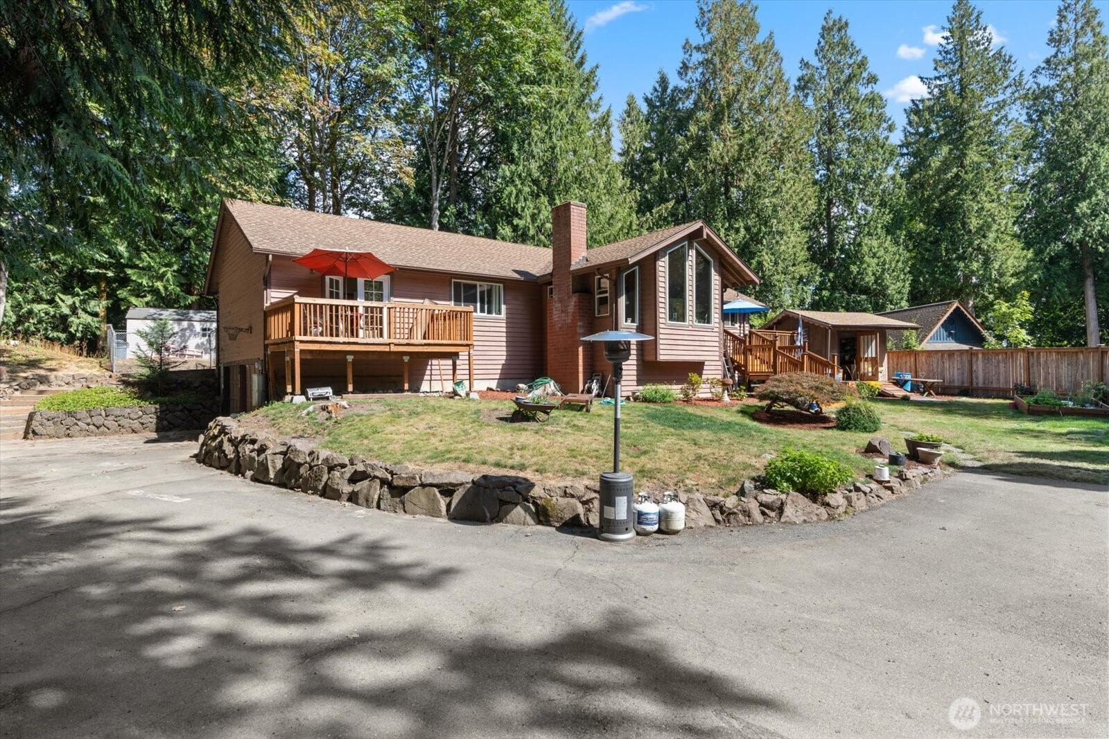 19224 Sprague Drive Property Photo 4