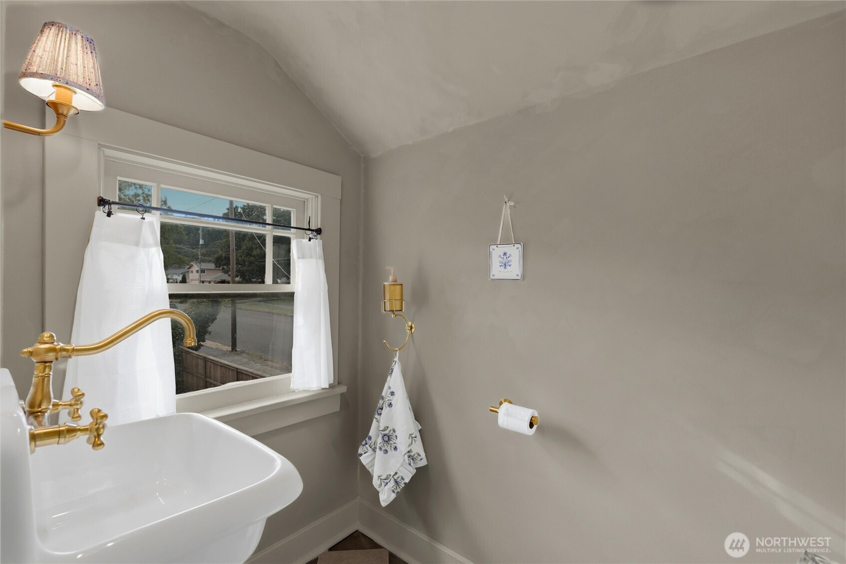 1135 Ne Birch Street Property Photo 19
