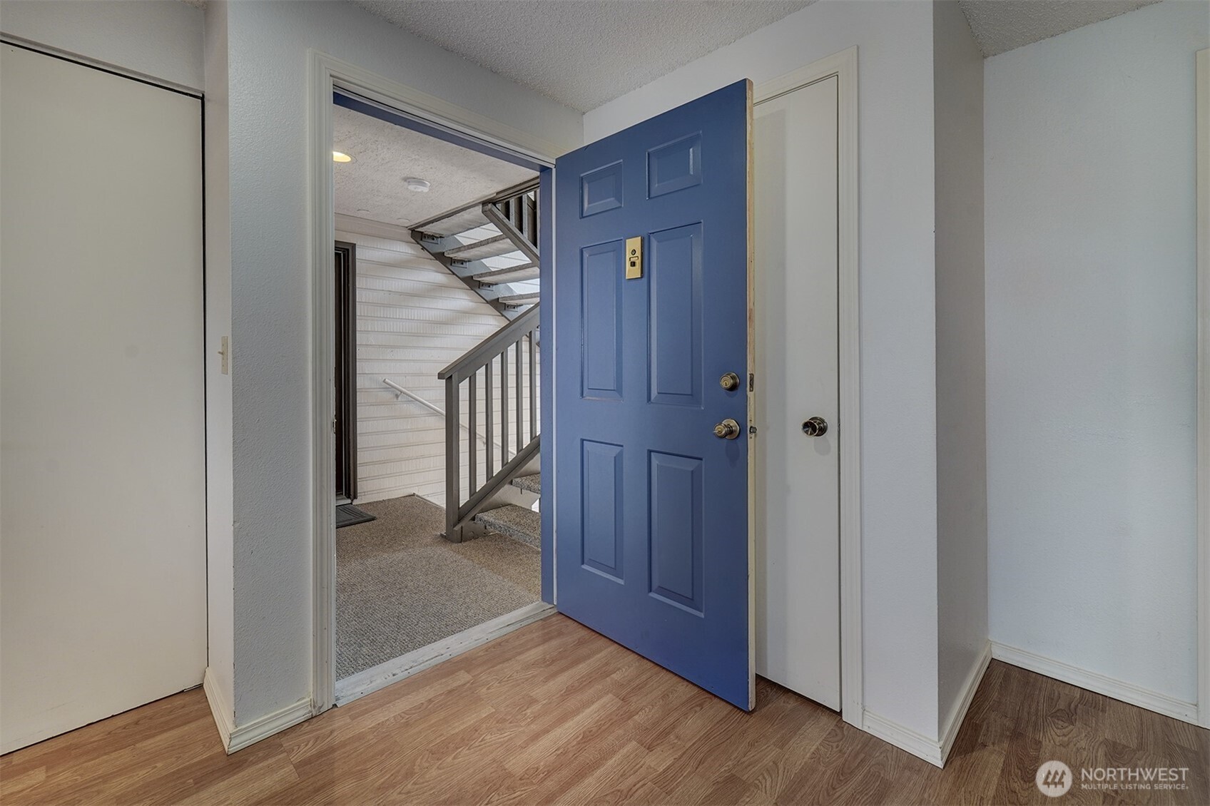 20198 Viking Crest Loop 8-201 Property Photo 5