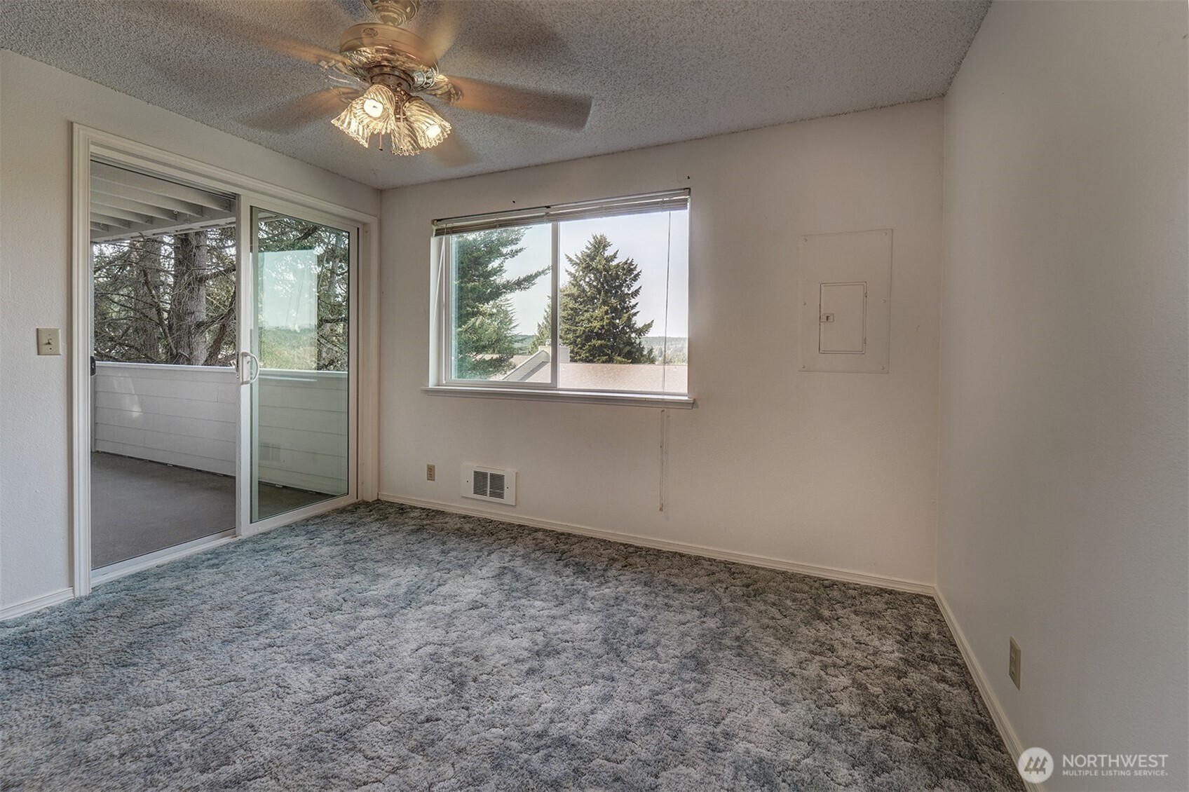 20198 Viking Crest Loop 8-201 Property Photo 13