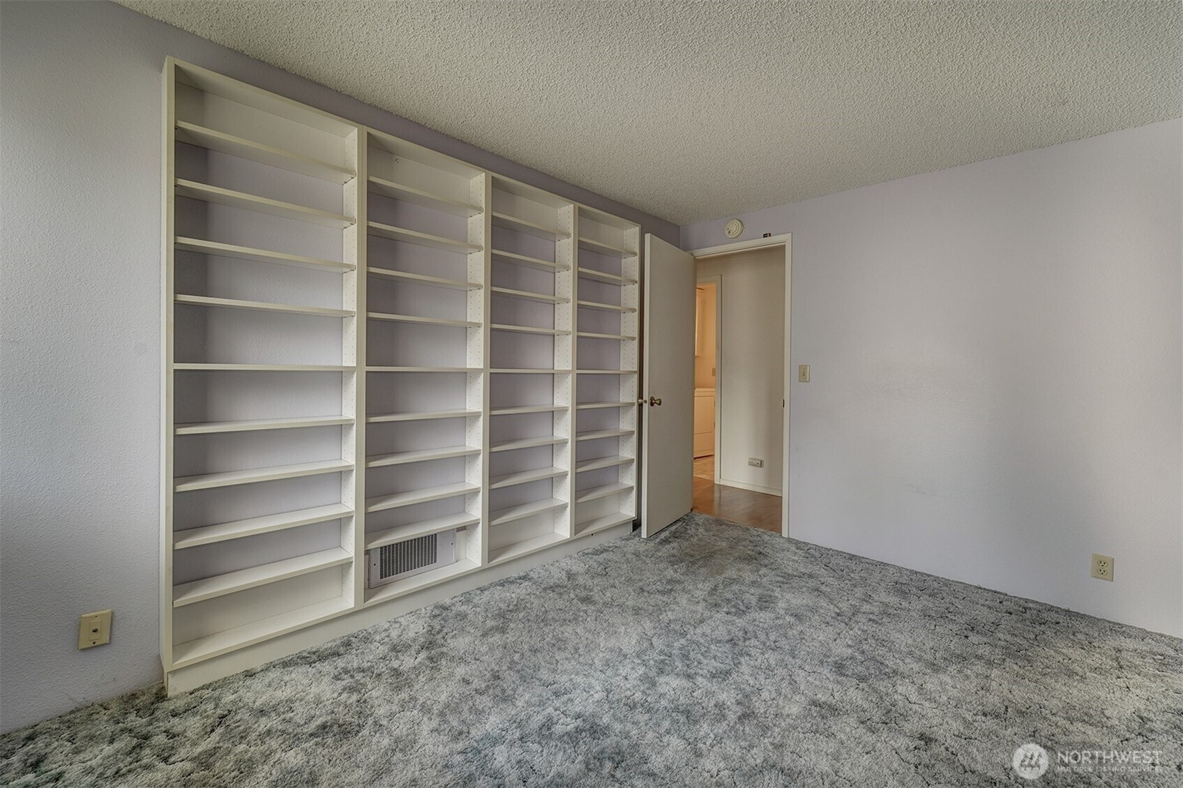20198 Viking Crest Loop 8-201 Property Photo 27