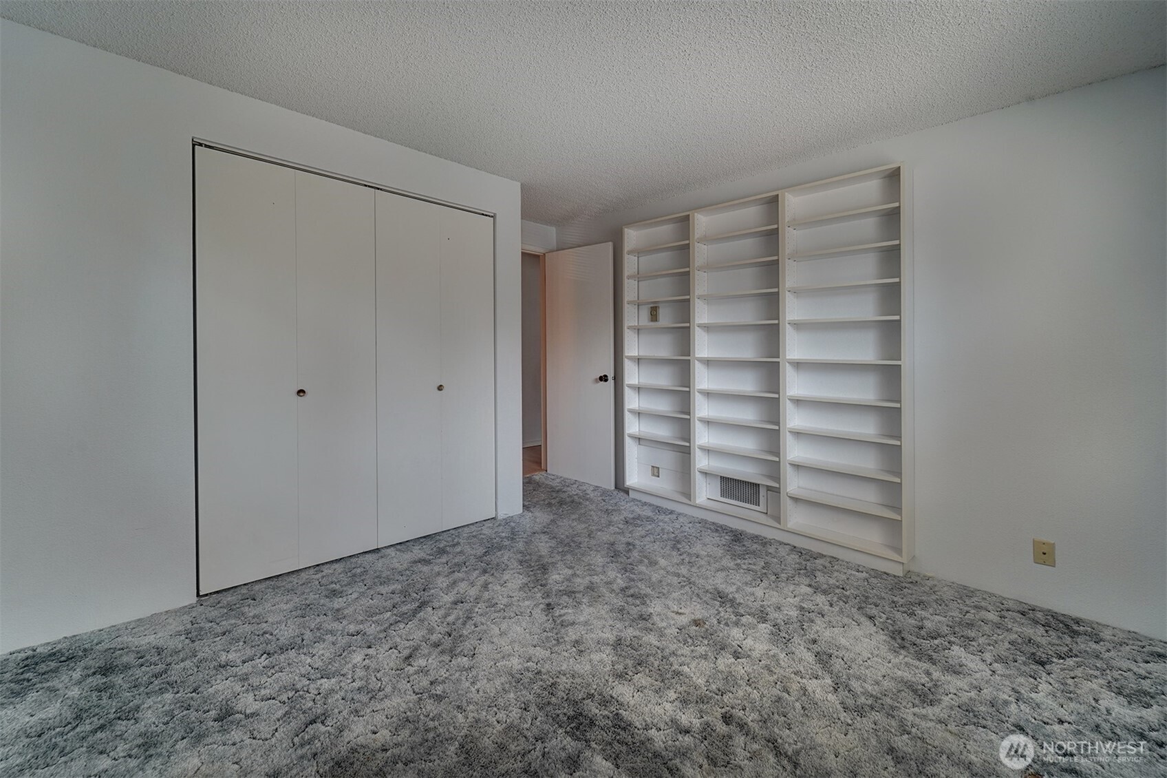 20198 Viking Crest Loop 8-201 Property Photo 28