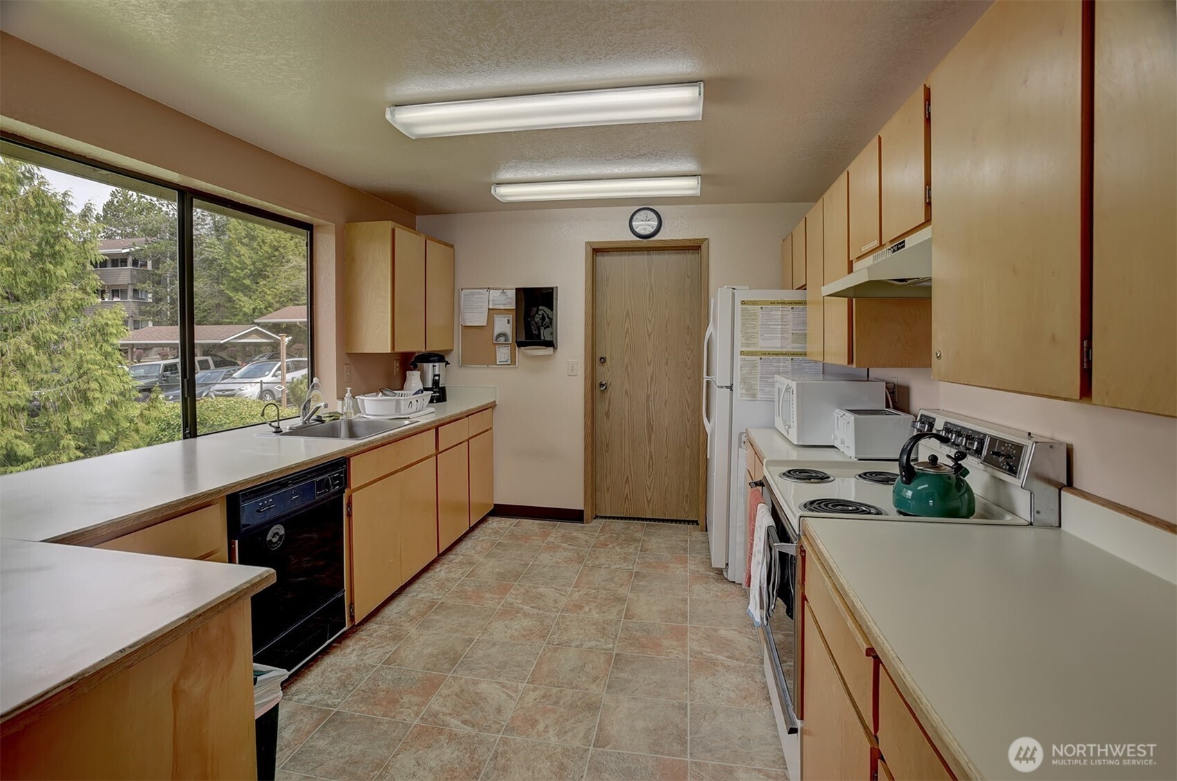 20198 Viking Crest Loop 8-201 Property Photo 35