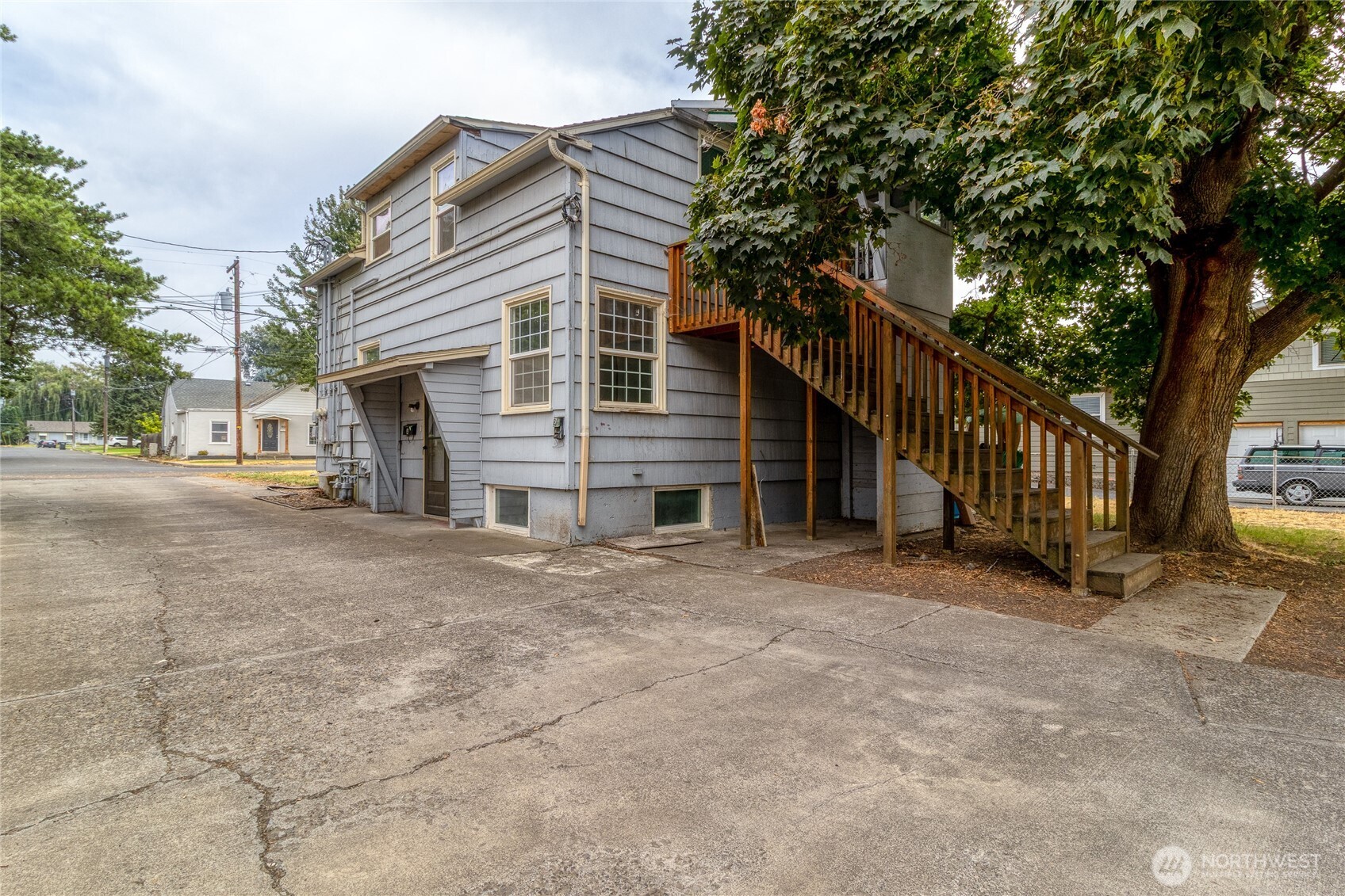 904 Se Birch Avenue Property Photo 2